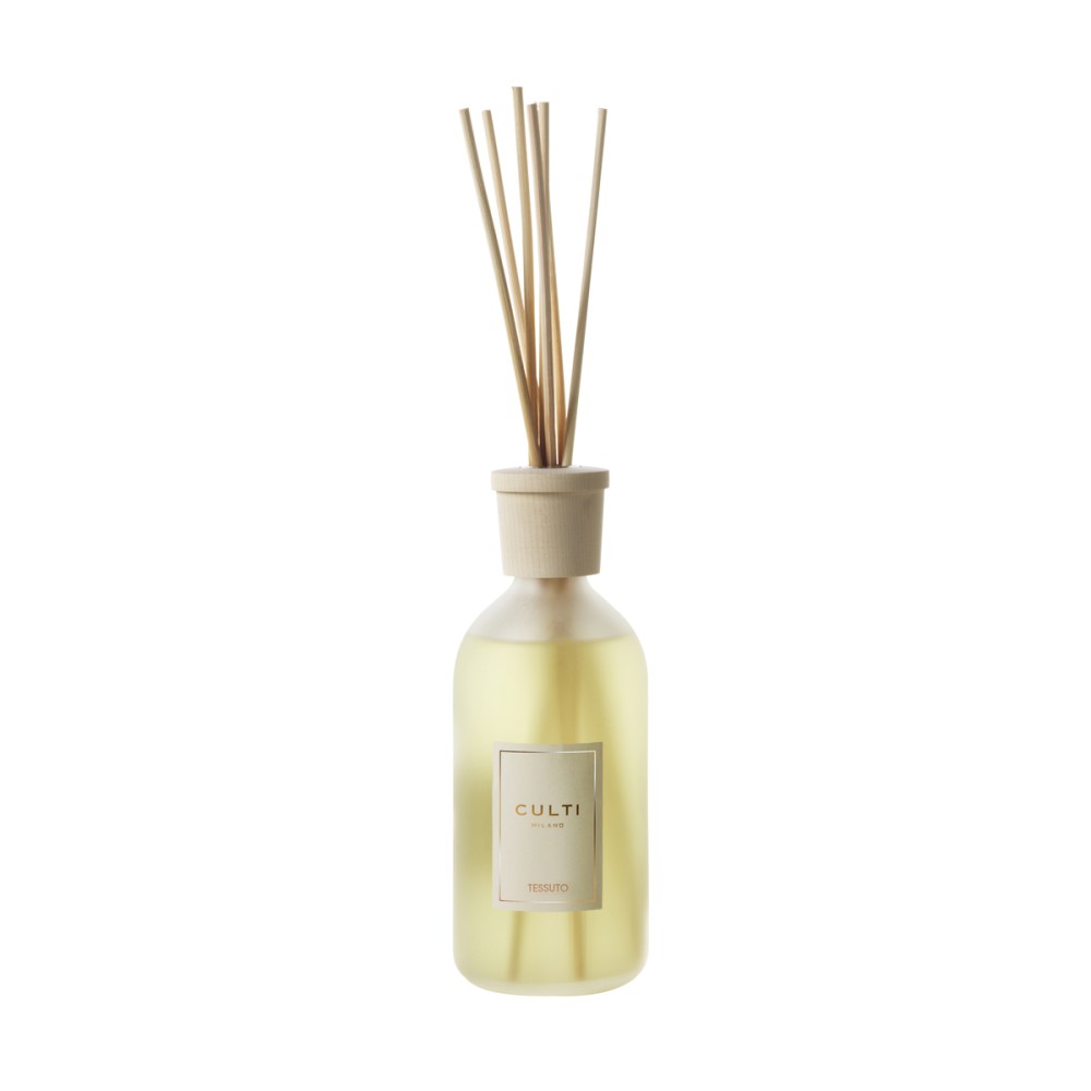 Geuroldiffuser STILE - TESSUTO met tonen van zwarte bessenbladeren, katoenbloemen, jasmijn en witte muskus.