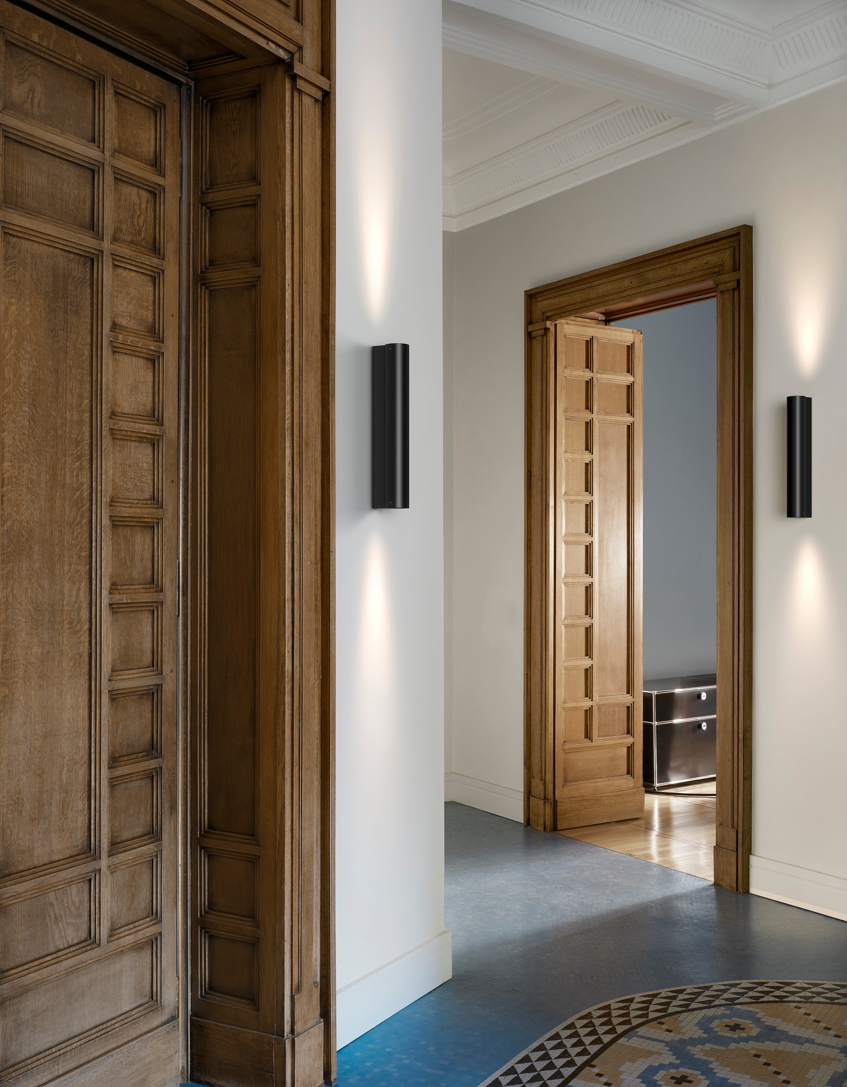 Black two-point wall lamp E04