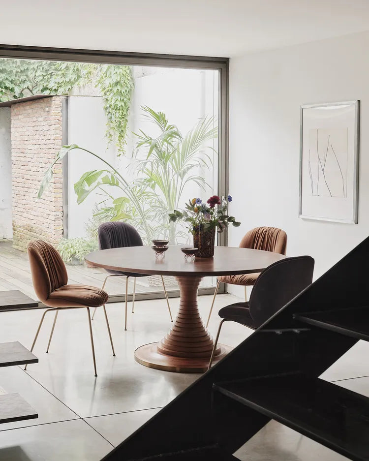 BEETLE SOFT stoel, gestoffeerd met houten afwerking en zwarte chroombasis