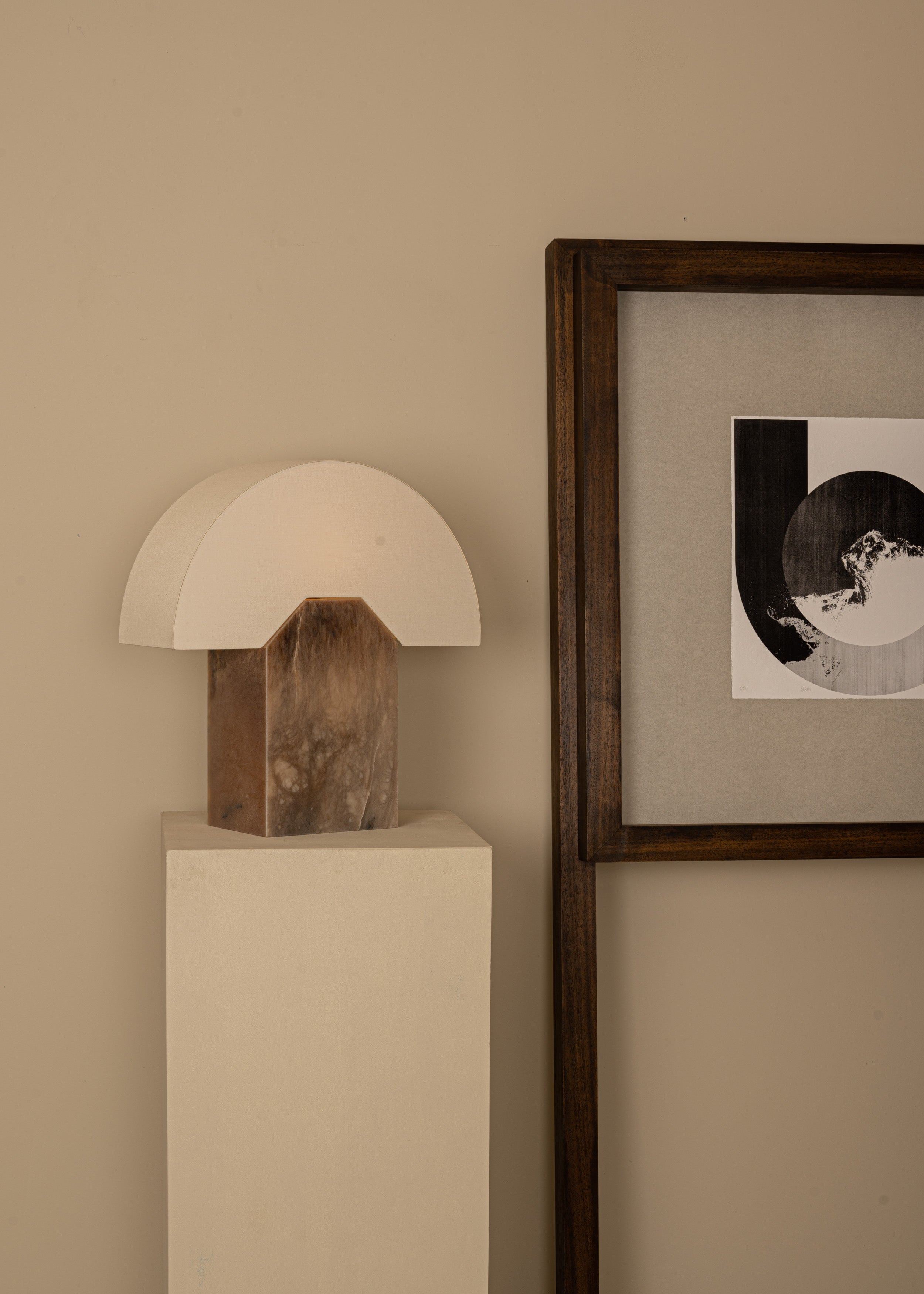 Tischlampe EDNA dunkelbeige Alabaster