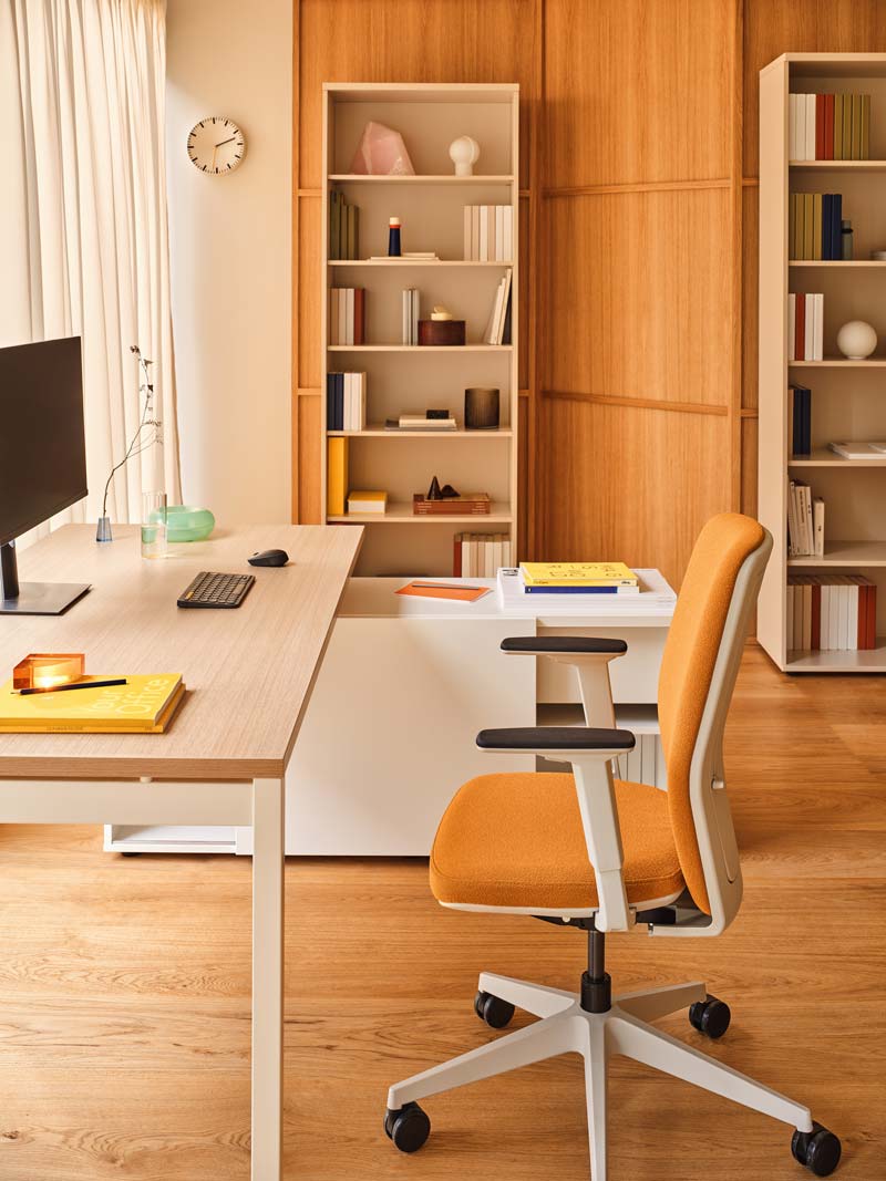 Sessel mit gepolsterter Evo -Rückenlehne verstellbarer Basis mit Rädern für harte Oberfläche