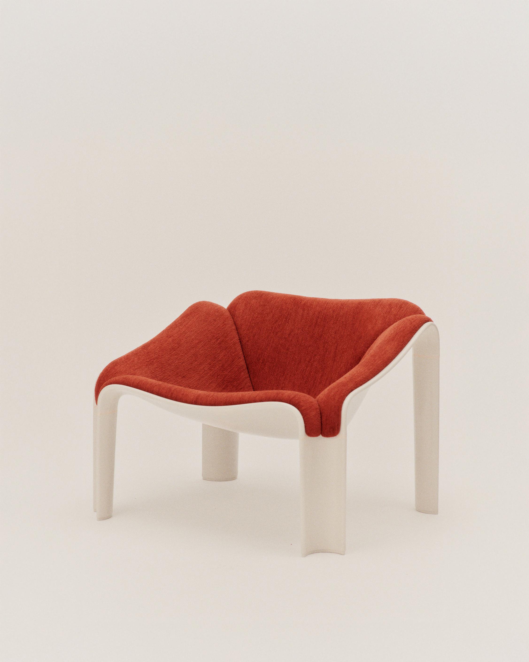 Fauteuil F300 rood met witte basis