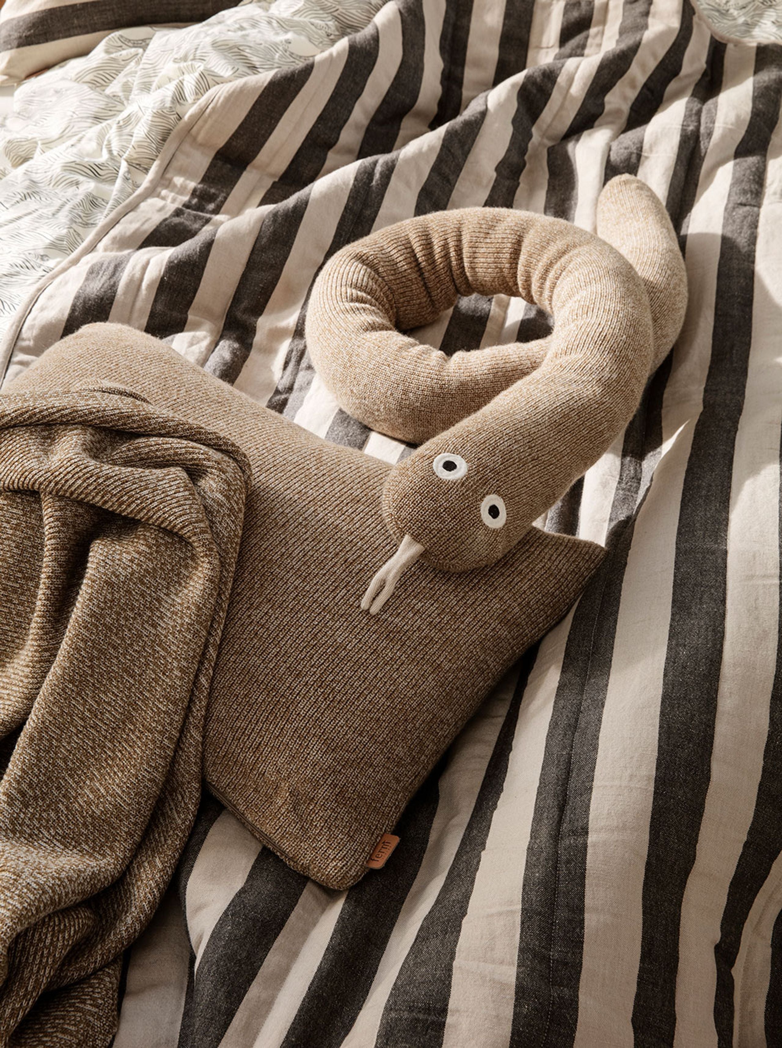 Grand dekbedovertrek zandkleurig met zwarte strepen