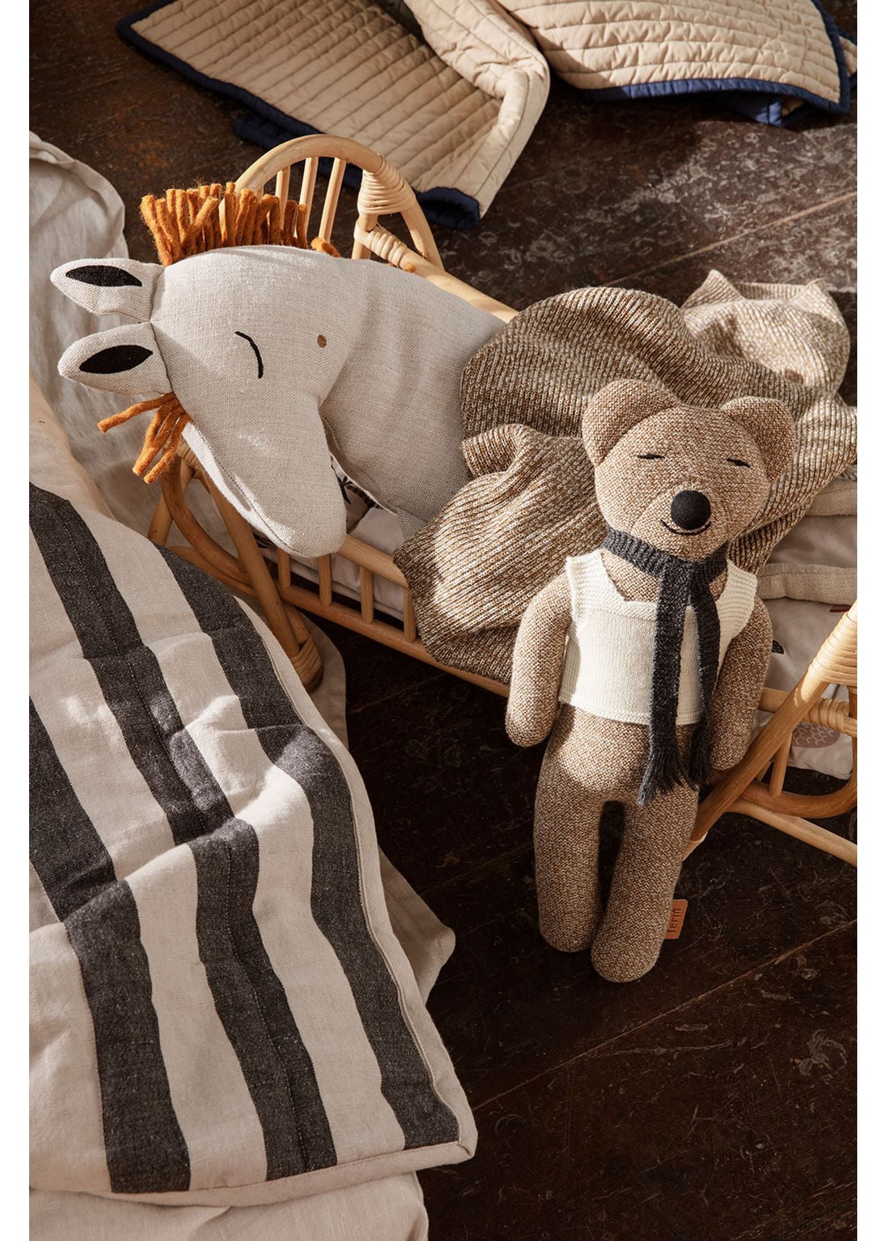 Narzuta GRAND sandfarben mit schwarzen Streifen