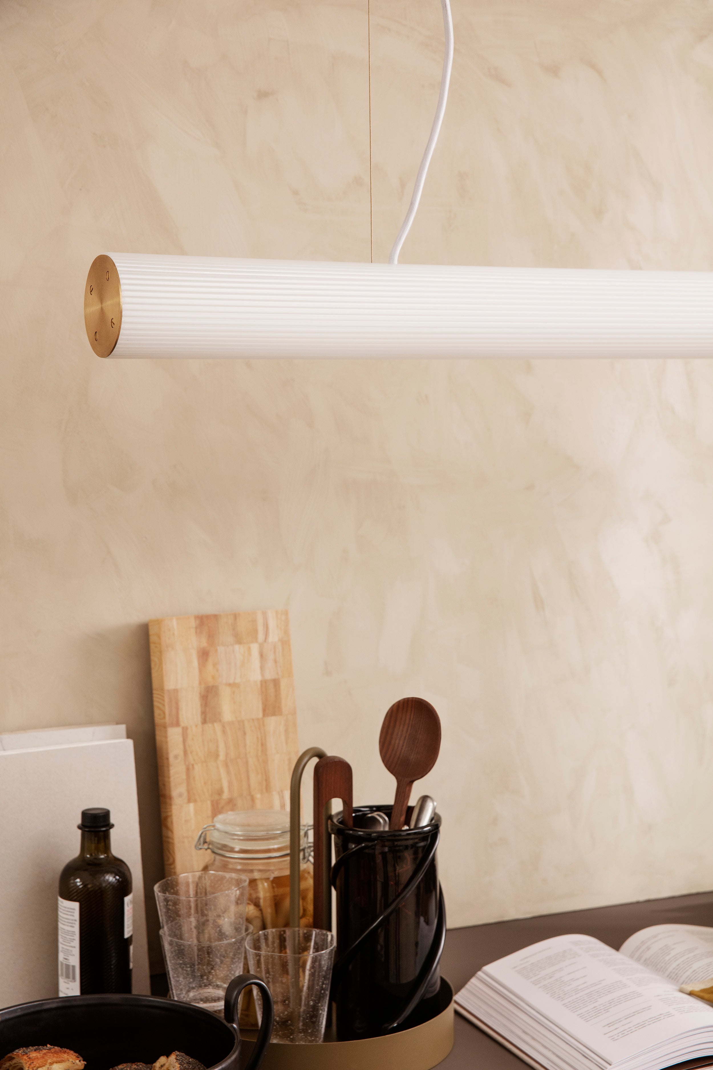 Hanglamp VUELTA wit met messing afwerking