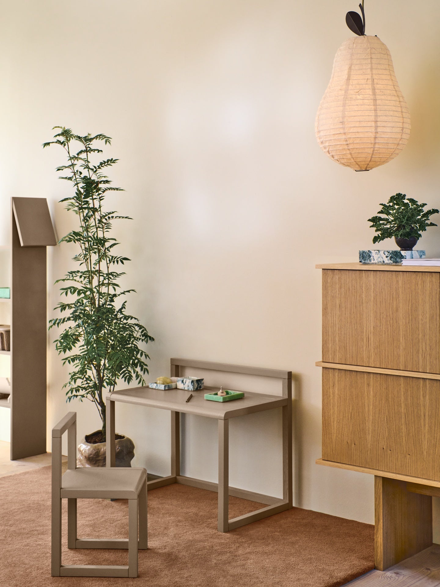 Kinderbureau LITTLE ARCHITECT beige