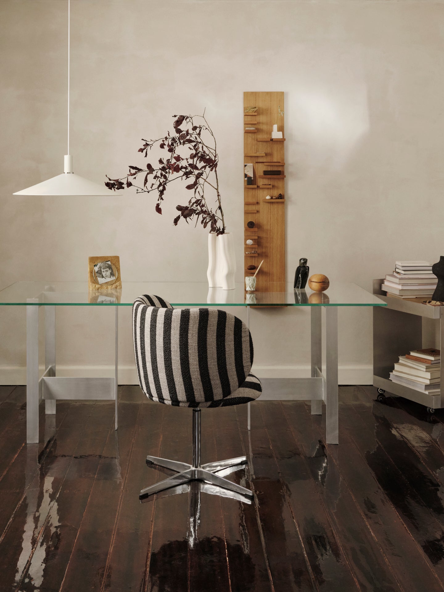 Rotary chair with Rico Louisiana Black and White armrests