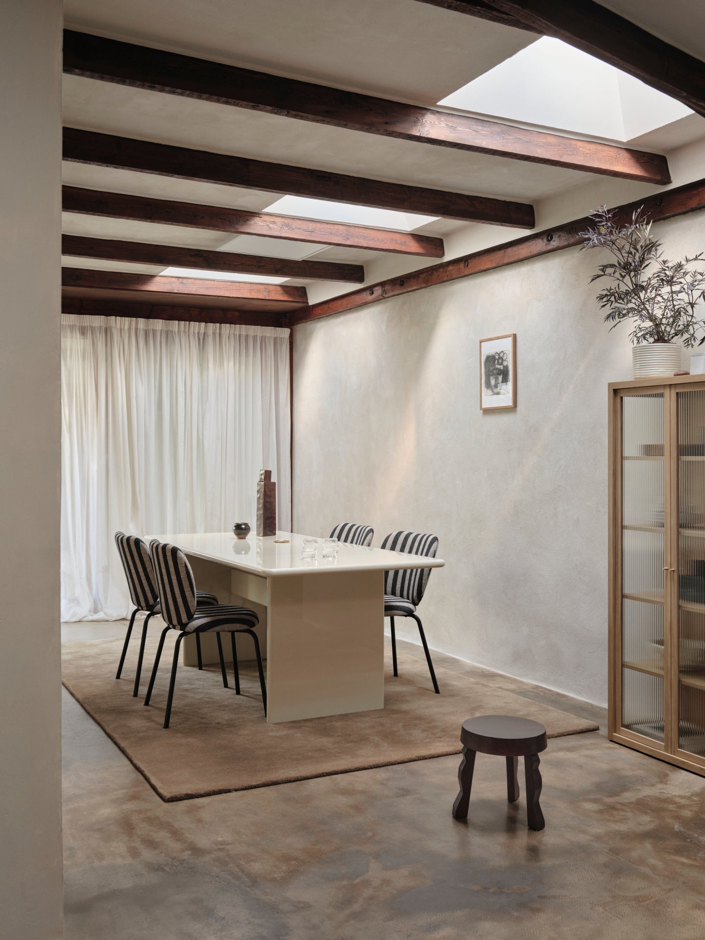 Crème kleurige RINK tafel