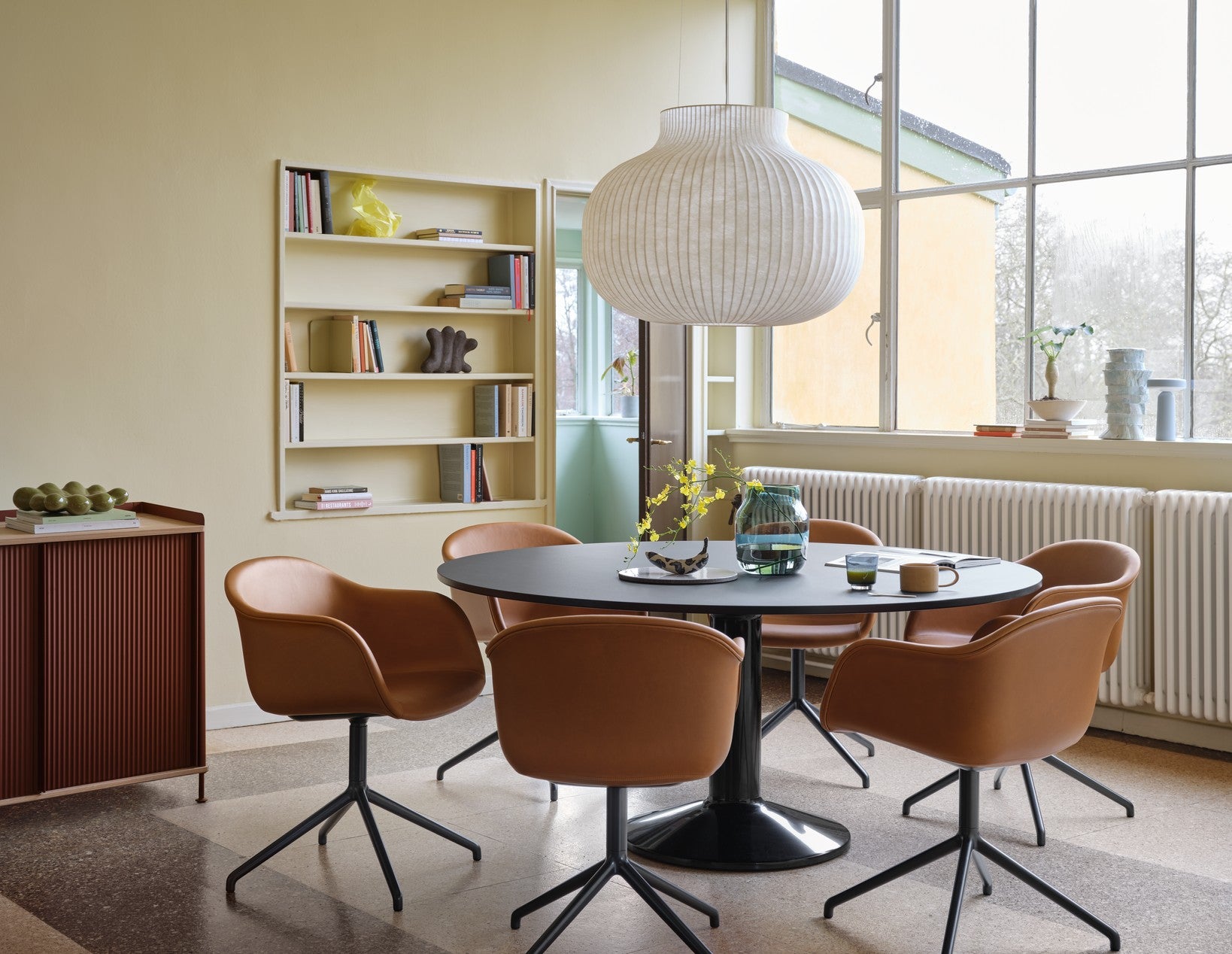 Kommode ENFOLD bordeaux met eiken blad