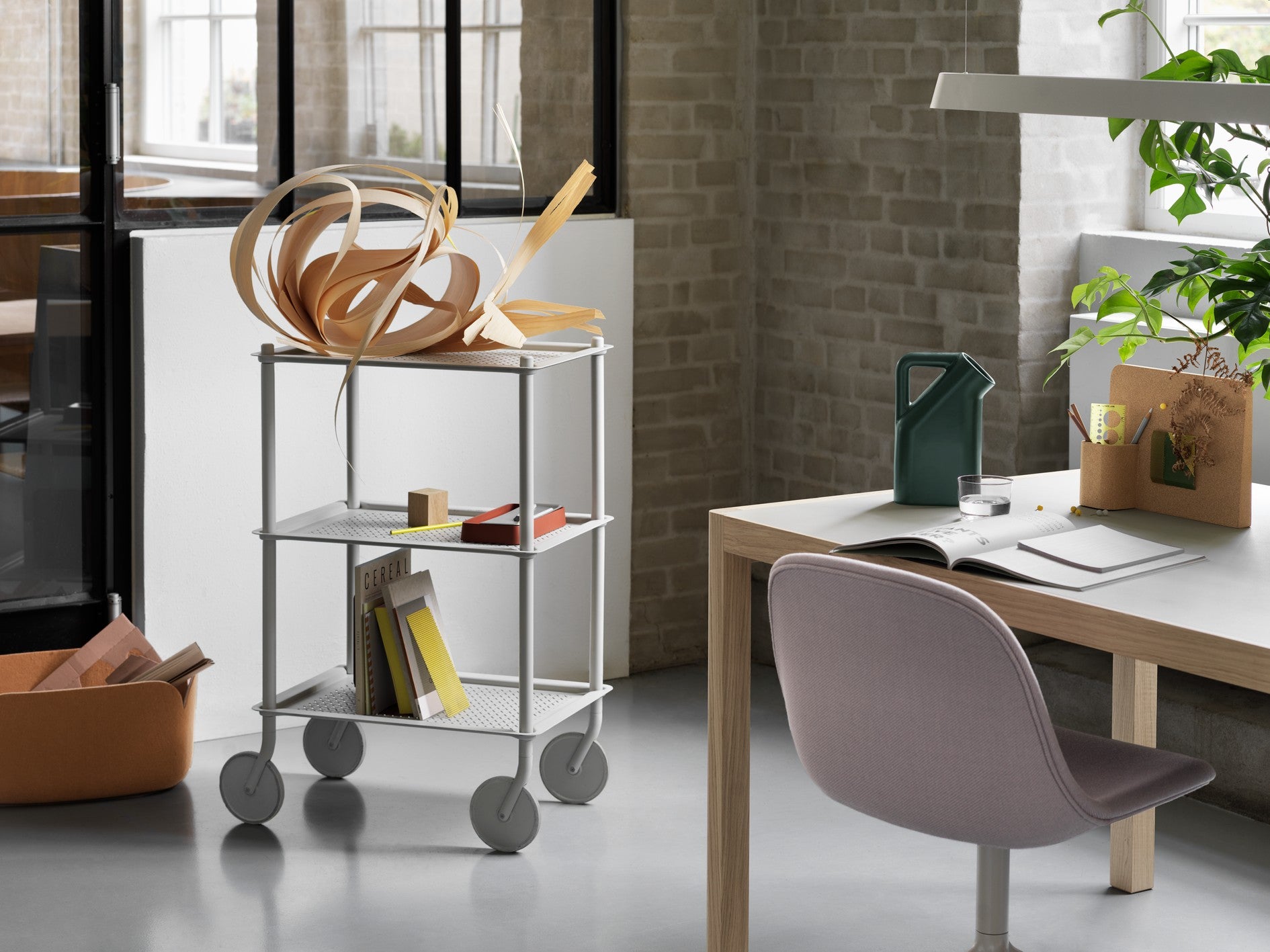 Tafel WORKSHOP grijs linoleum met eiken basis