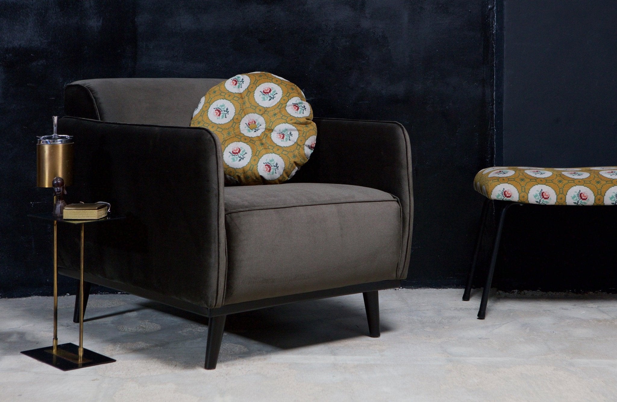 Fotel aksamitny STATEMENT ciemnobrązowy Be Pure    Eye on Design