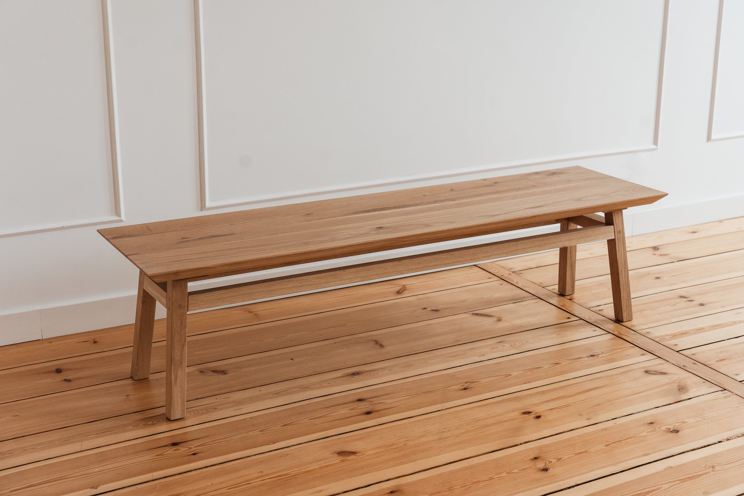 GEORGE Bench in Oak Wood