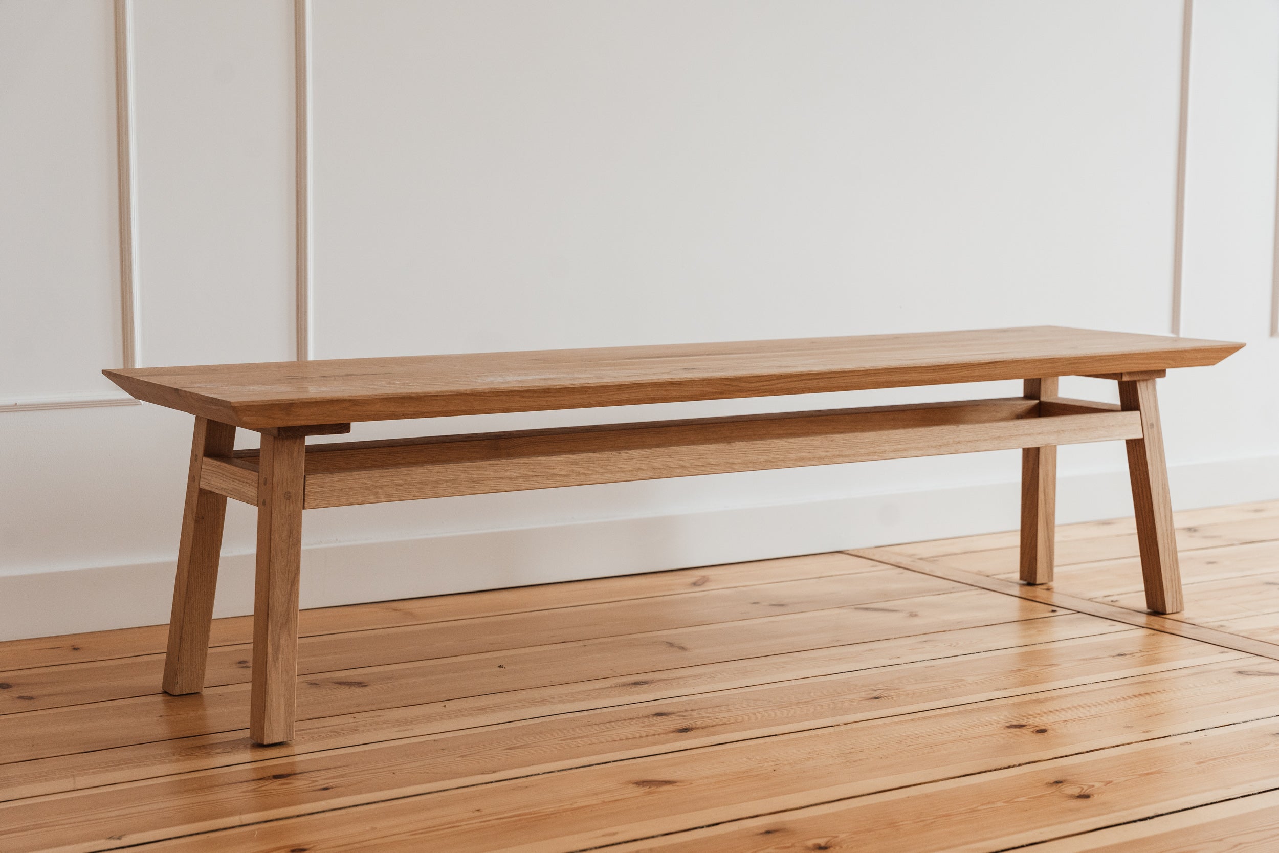 GEORGE Bench in Oak Wood
