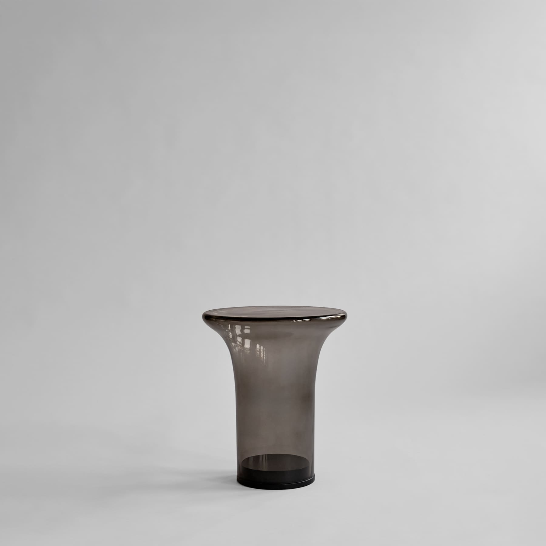 Bijzettafel TRUMPET gerookt glas