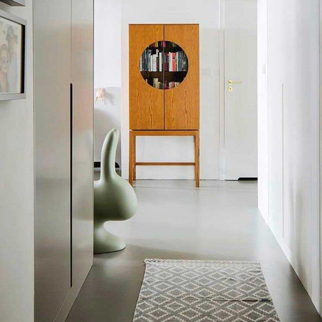 Krzesło RABBIT jasnoniebieski Qeeboo    Eye on Design