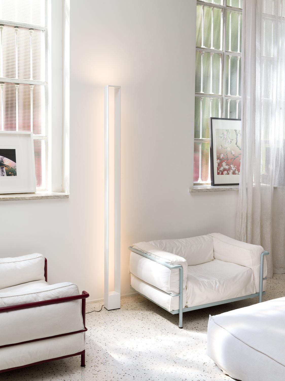 Lampa podłogowa TRU srebrny - Eye on Design