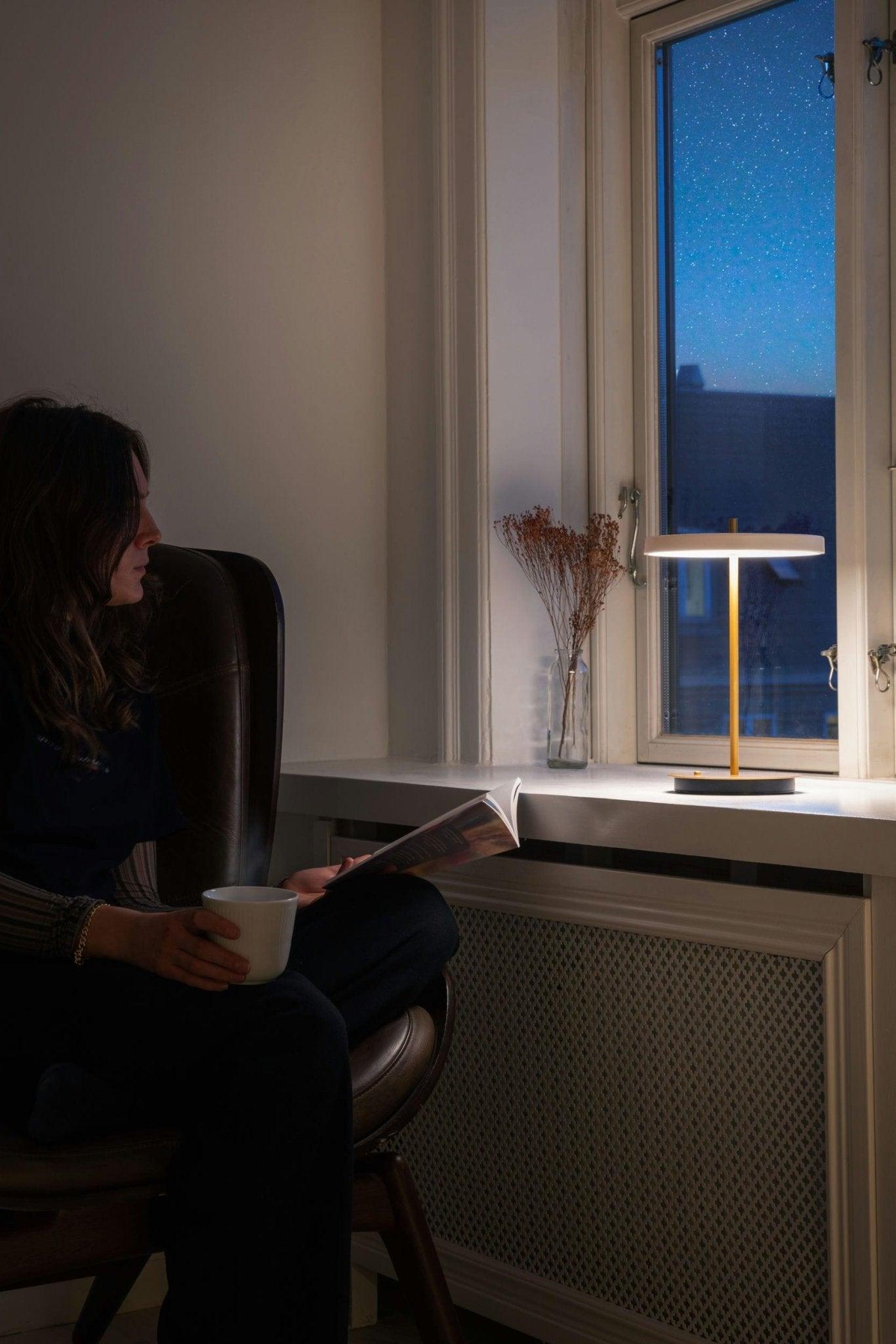 Lampa przenośna ASTERIA MOVE perłowy UMAGE    Eye on Design