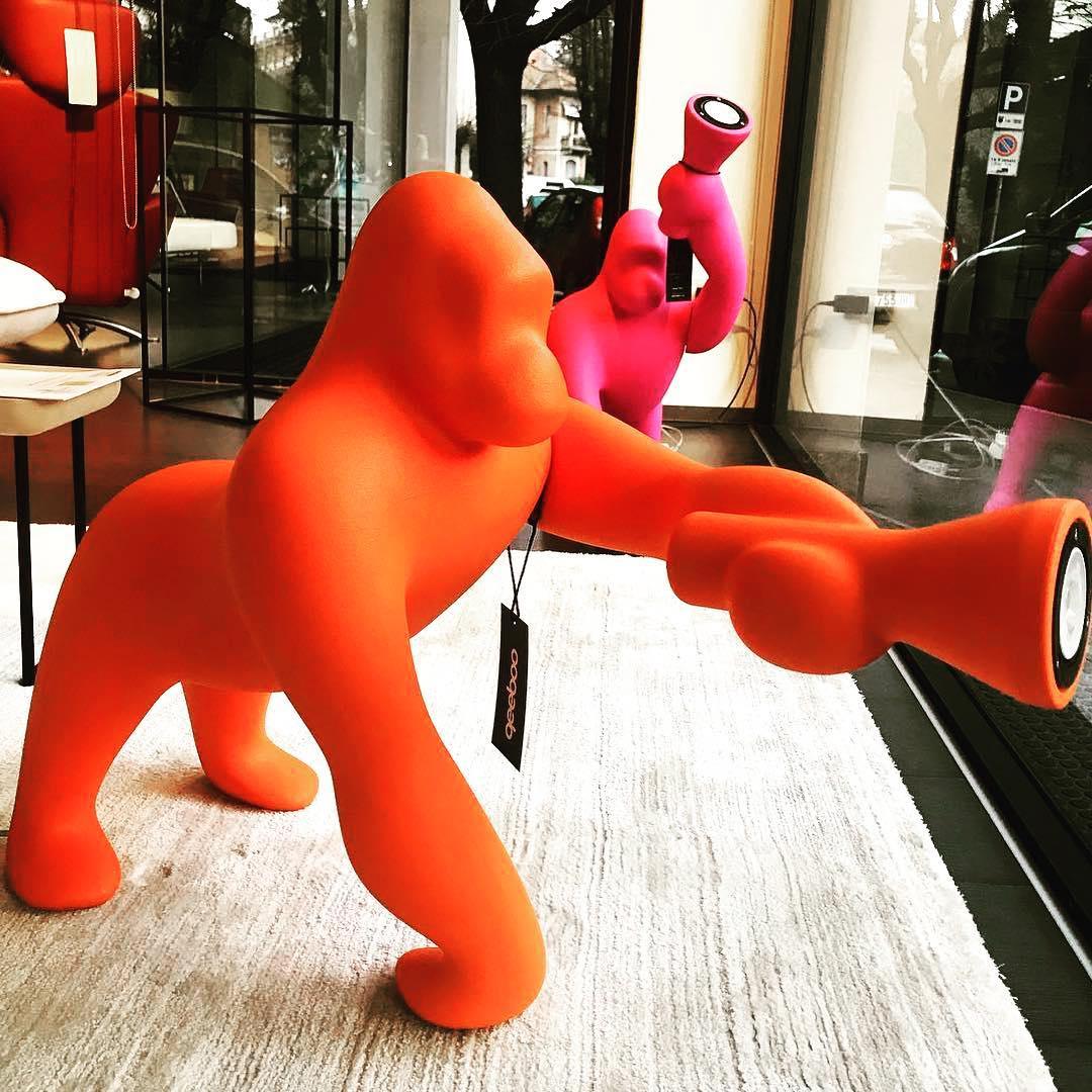 Lampa stołowa KONG niebieski Qeeboo    Eye on Design