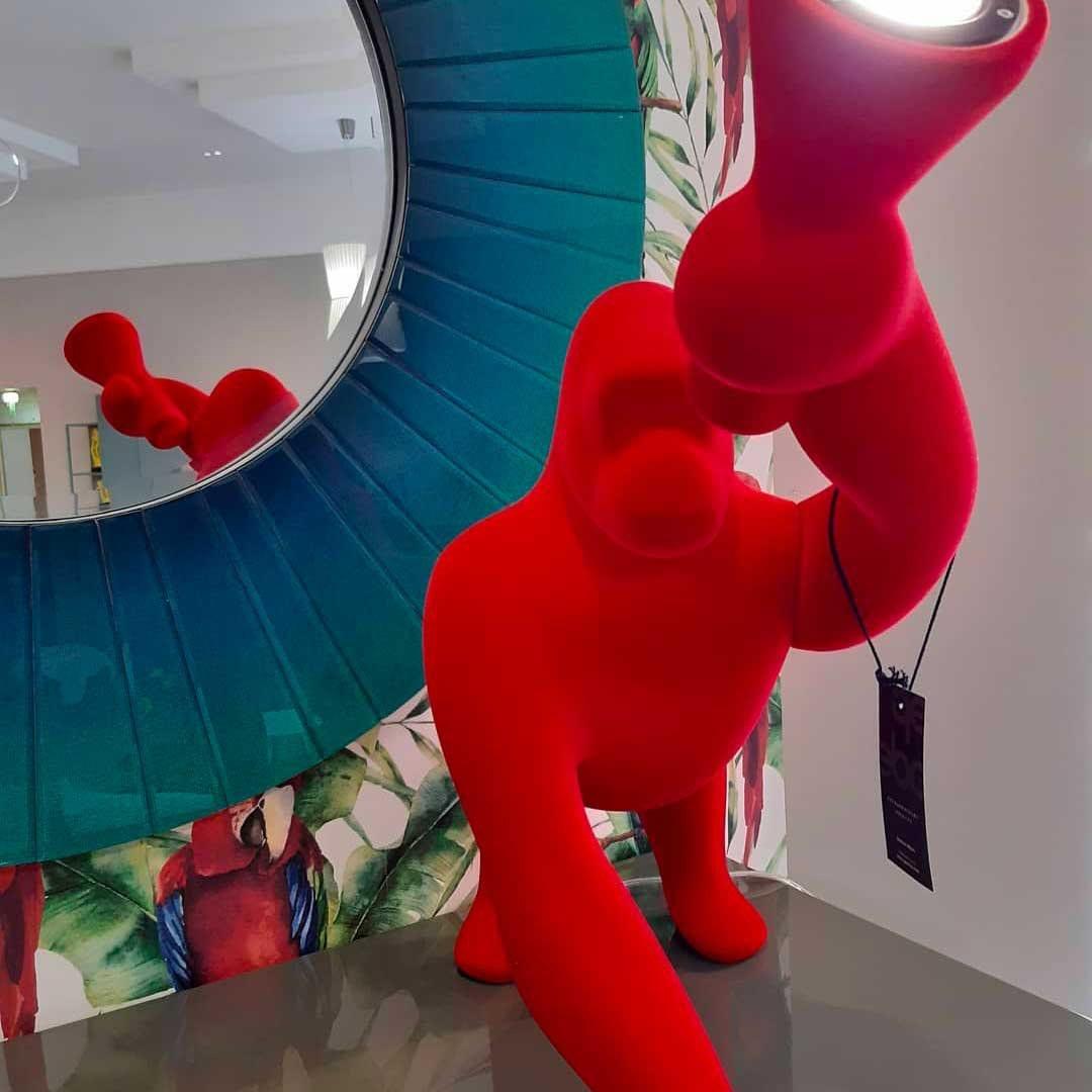 Lampa stołowa KONG VELVET czerwony Qeeboo    Eye on Design