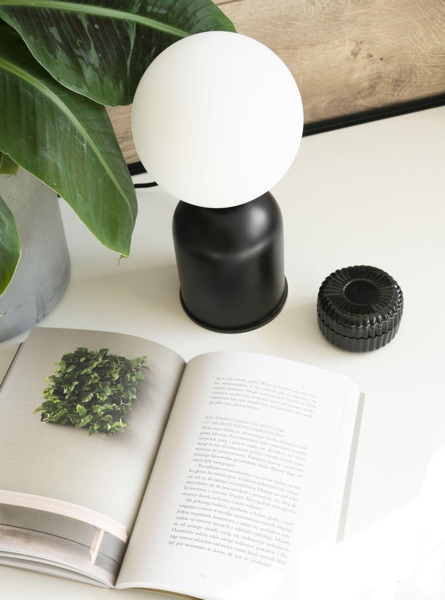 Lampa stołowa LUOTI czarny Ummo    Eye on Design