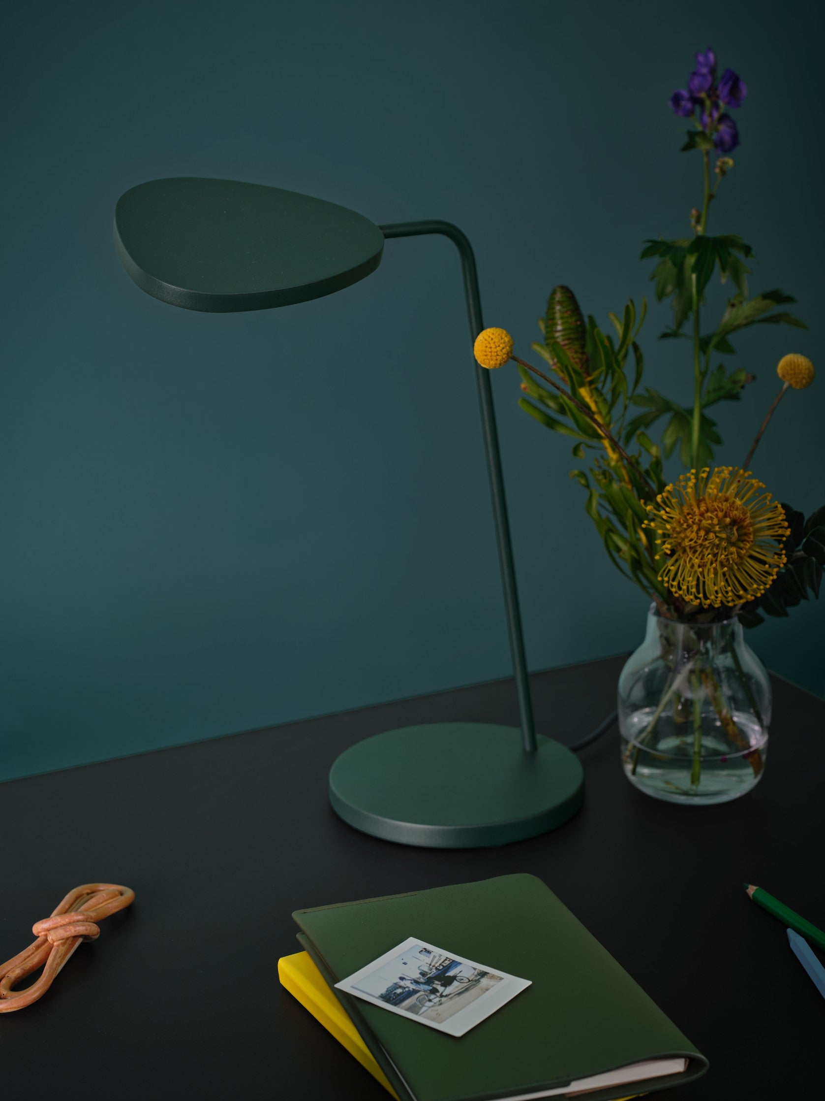 Lampa stołowa LEAF biały