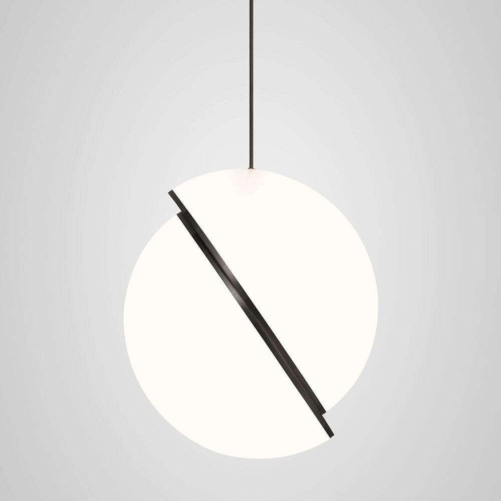 Hanglamp CRESCENT met opalen glazen kap en zwart messing