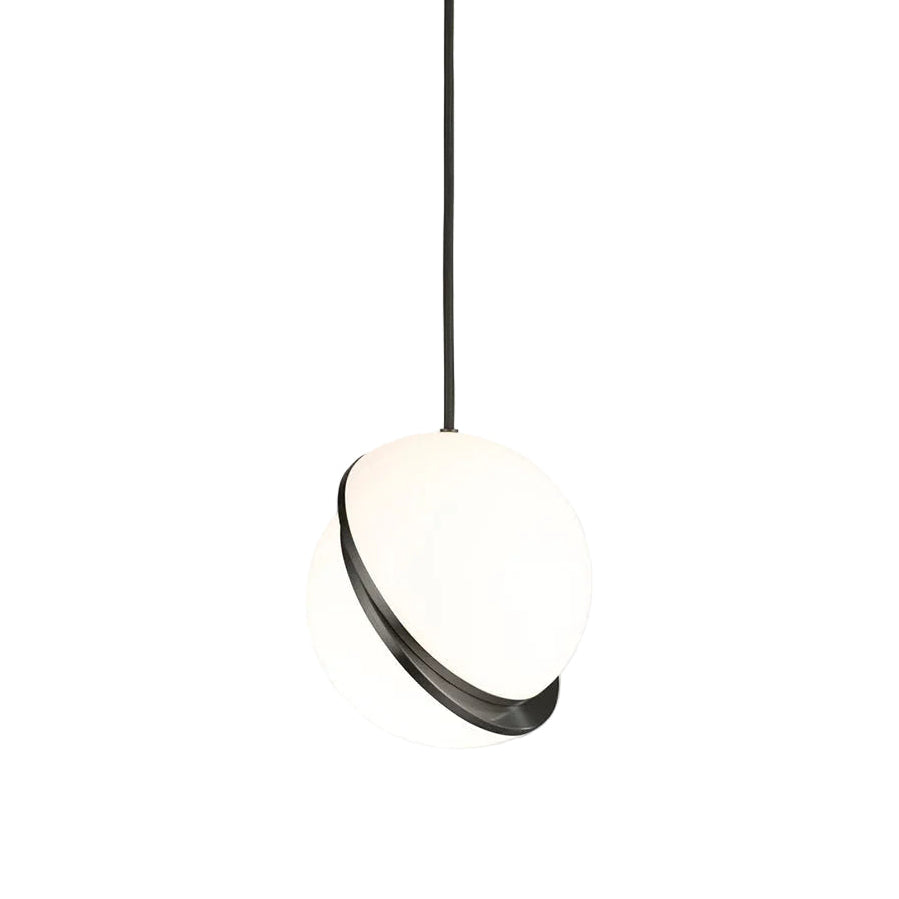 Hanglamp CRESCENT met opalen glazen kap en zwart messing