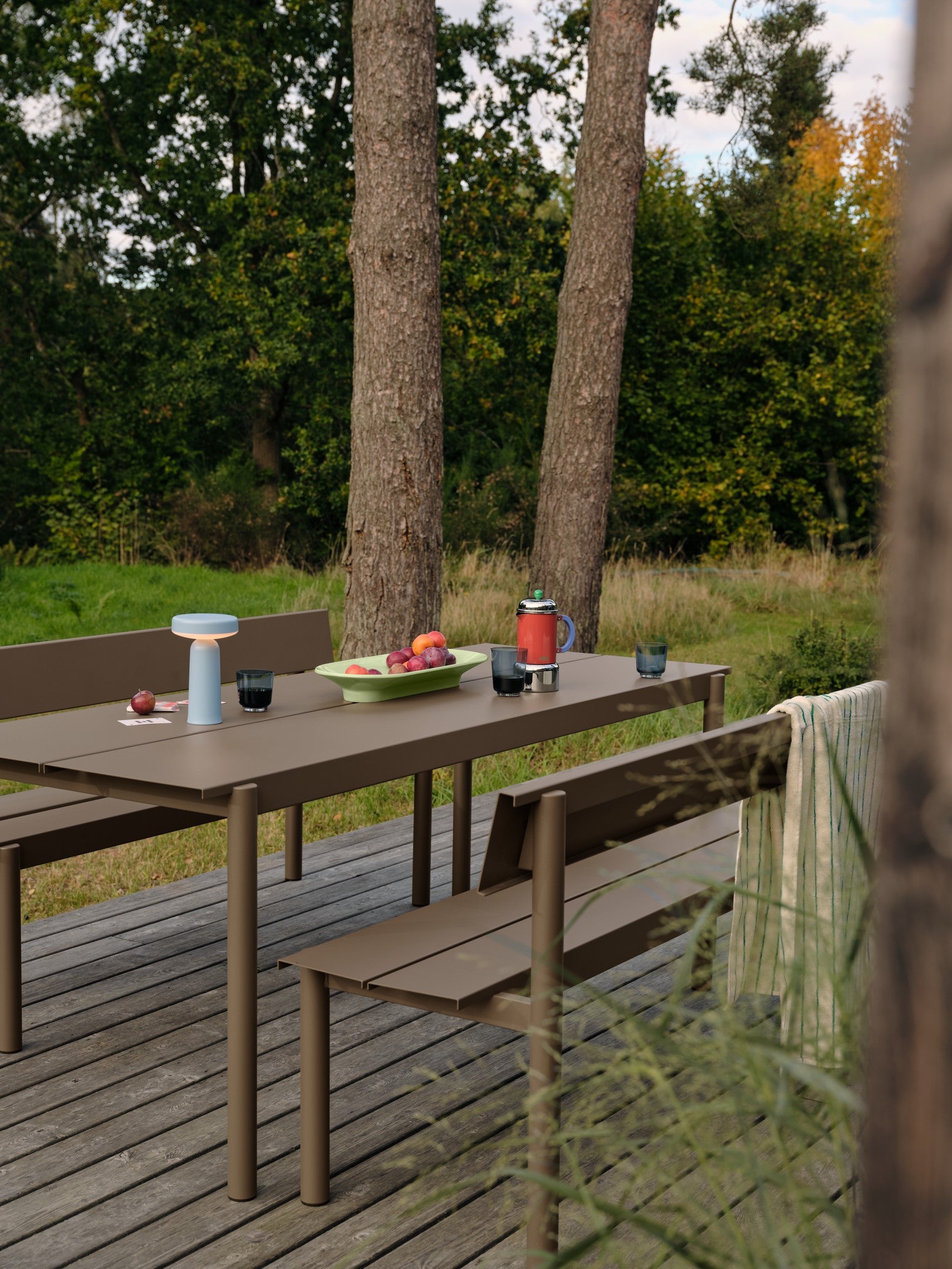 Buitenbank met rugleuning LINEAR taupe staal