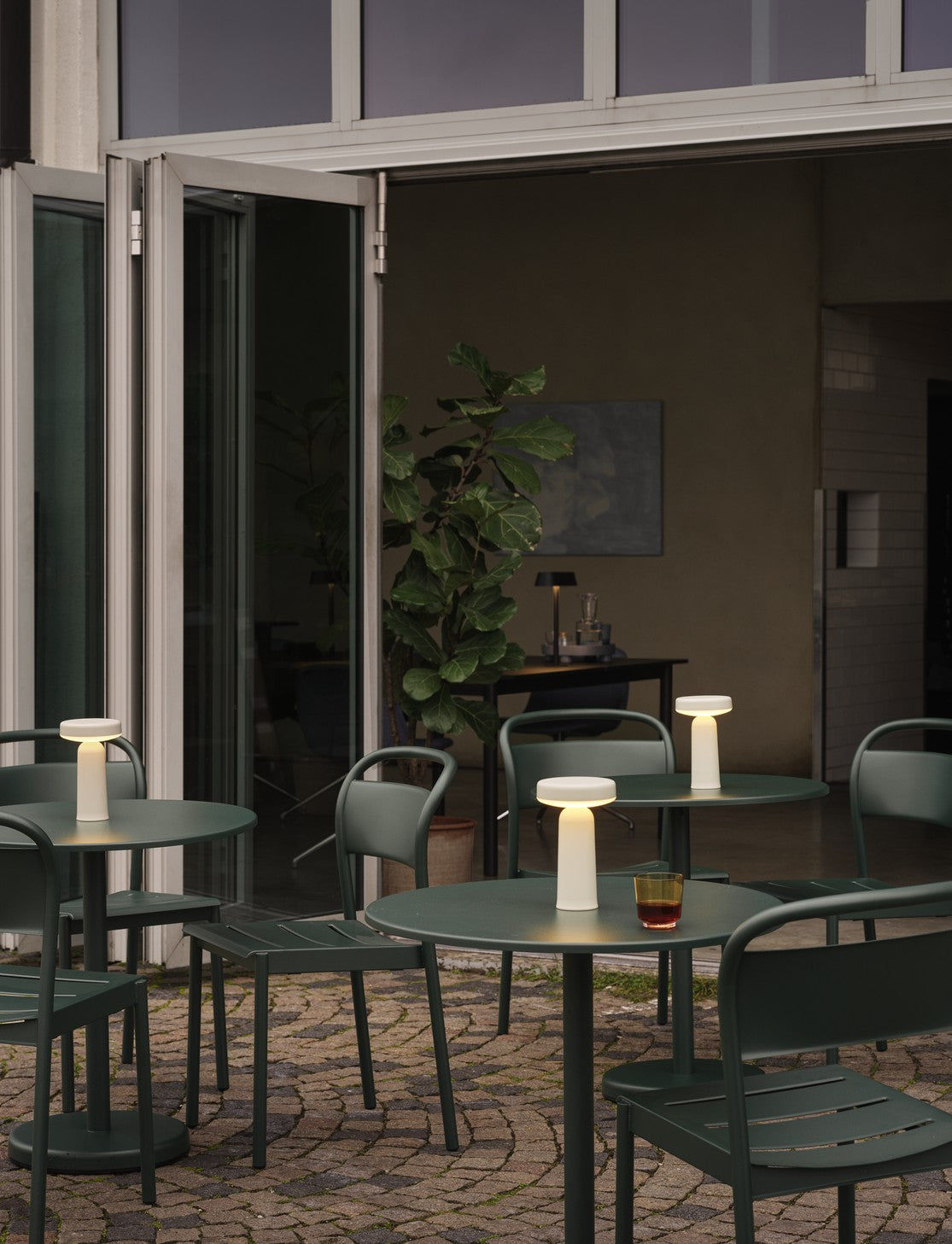 Portable outdoor lamp EASE gray