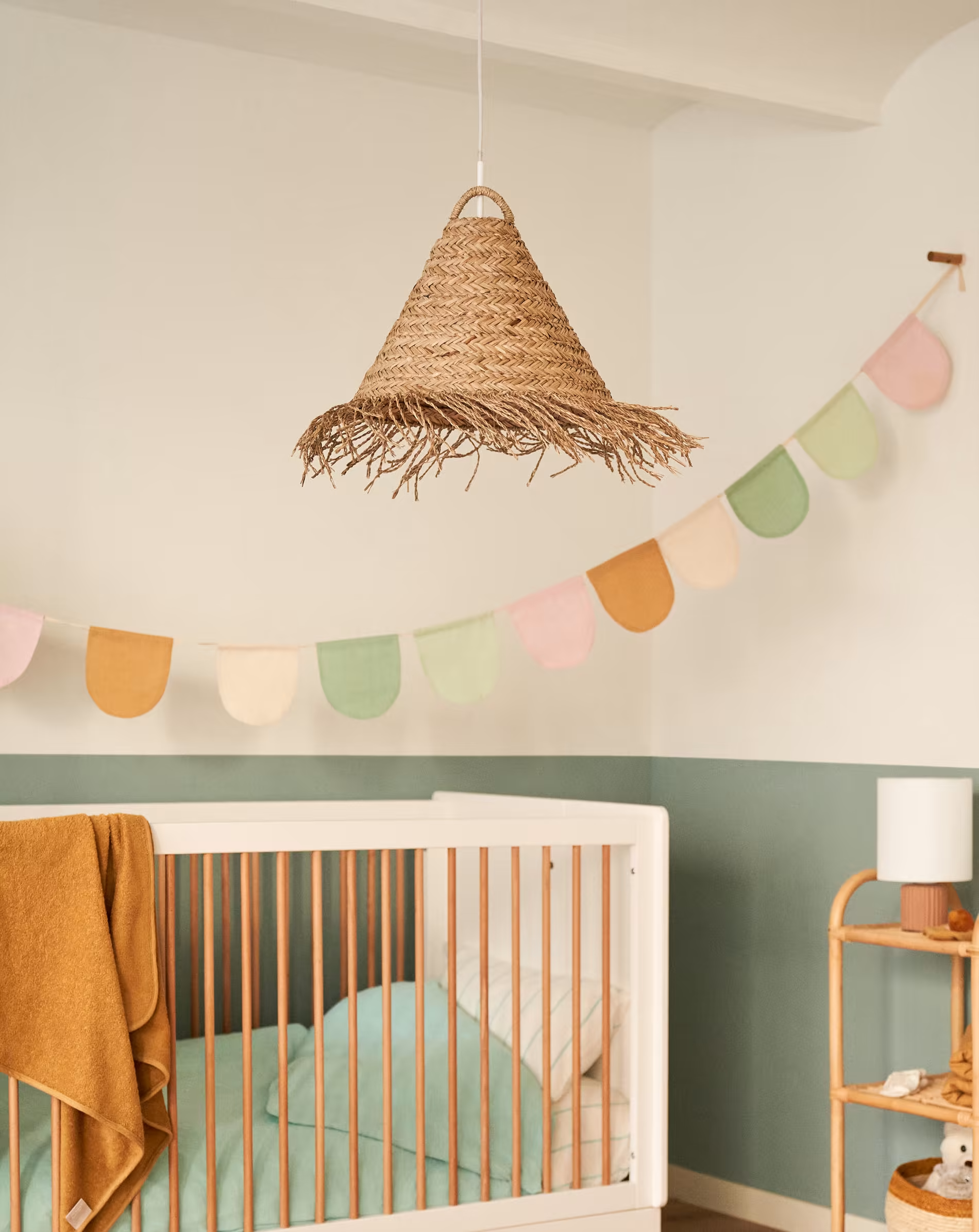 Trójkątna lampa wisząca FONTETA trawa morska La Forma    Eye on Design