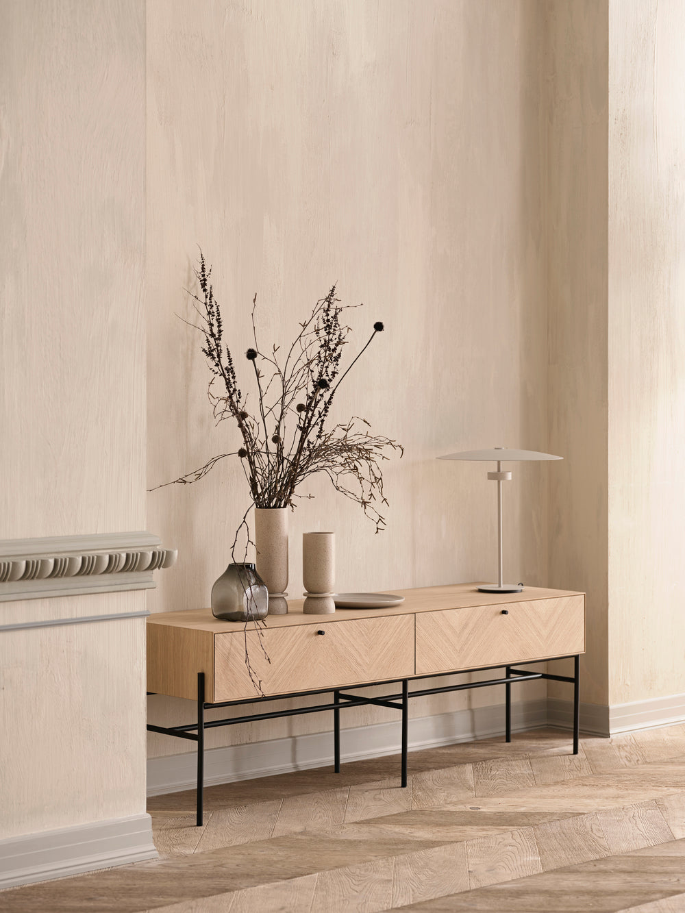 RTV-kast LUXE zwart eikenhout met zwarte basis