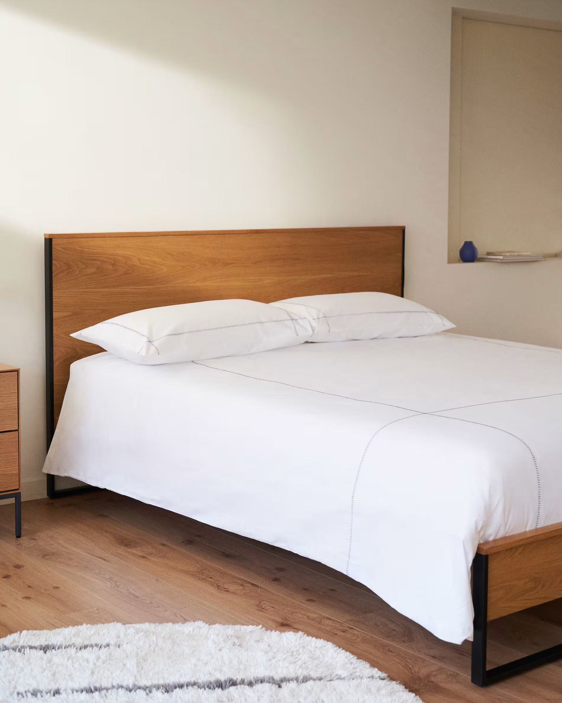 Łóżko TAIANA fornir dębowy La Forma    Eye on Design