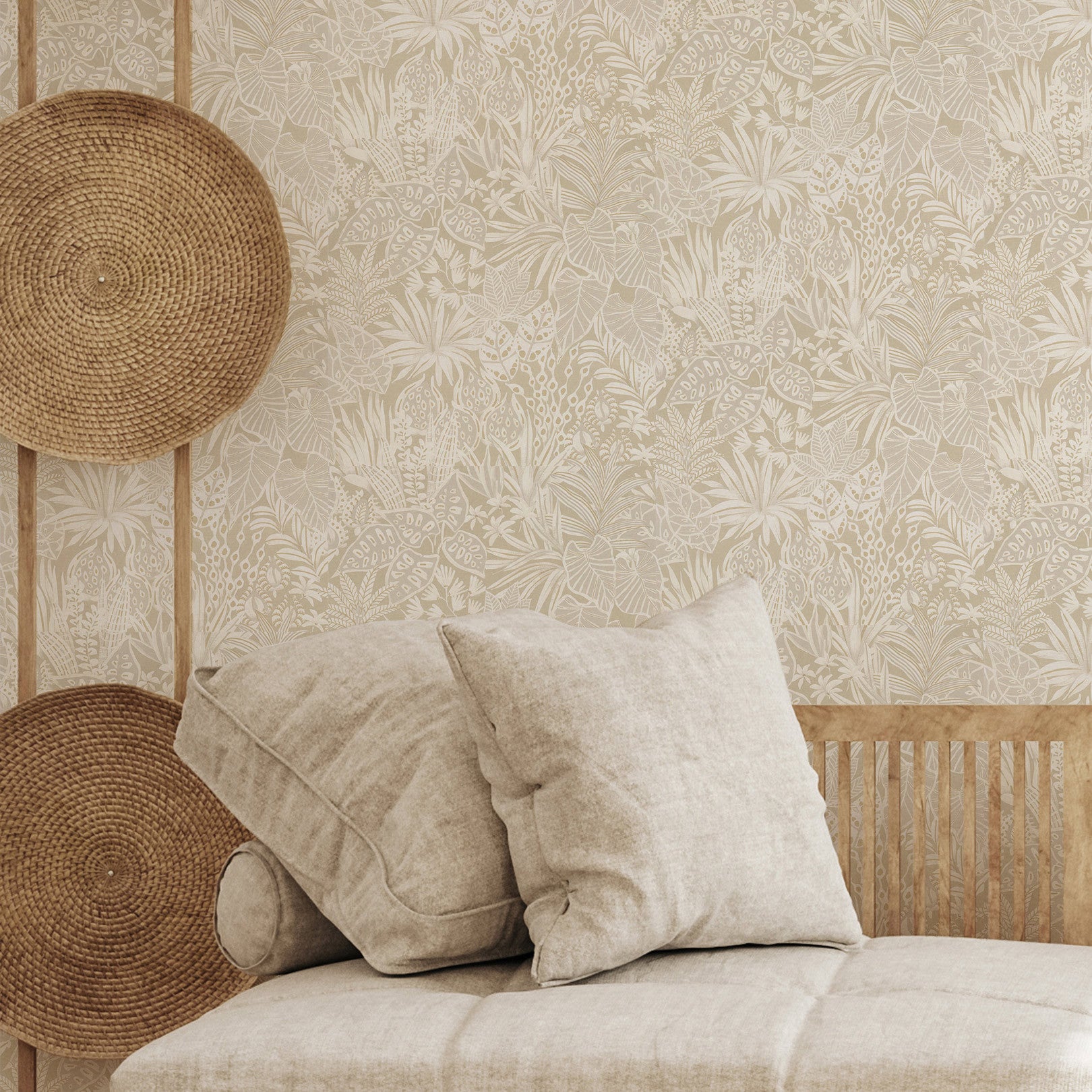 Structural wallpaper with a plant motif of MADHUCA leaves - SABLE sand