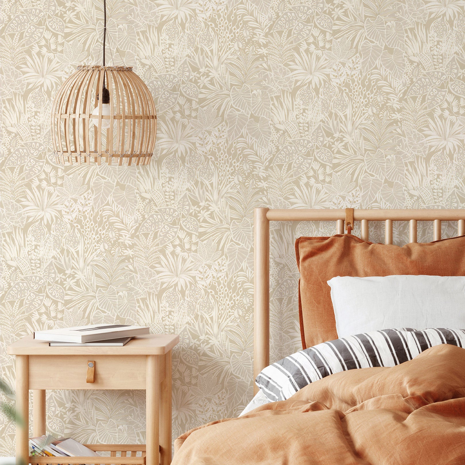 Structural wallpaper with a plant motif of MADHUCA leaves - SABLE sand