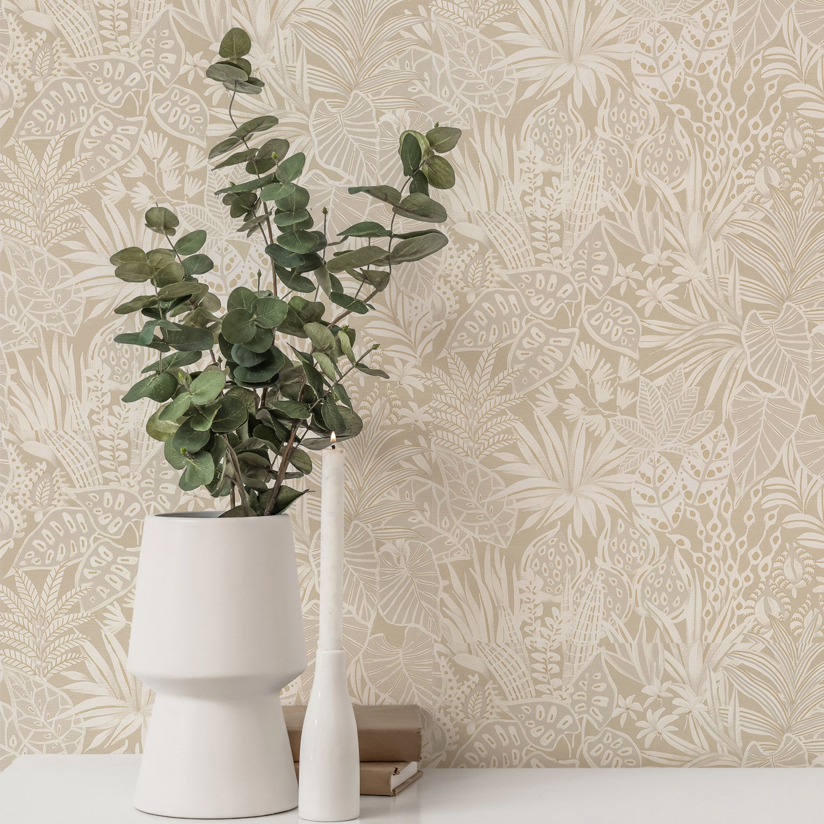 Structural wallpaper with a plant motif of MADHUCA leaves - SABLE sand