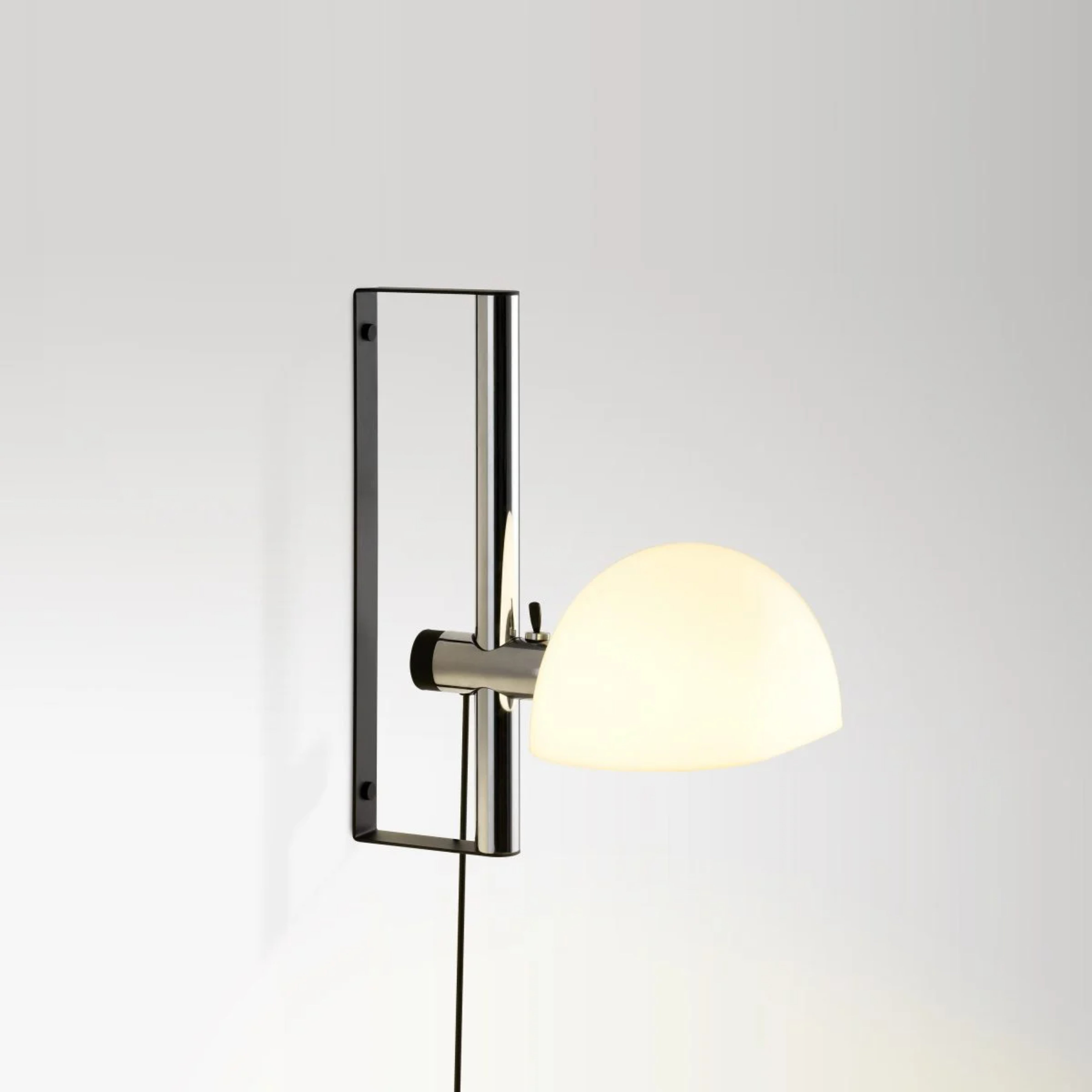 Lampa ścienna regulowana LAURO biały klosz ze stalową podstawą