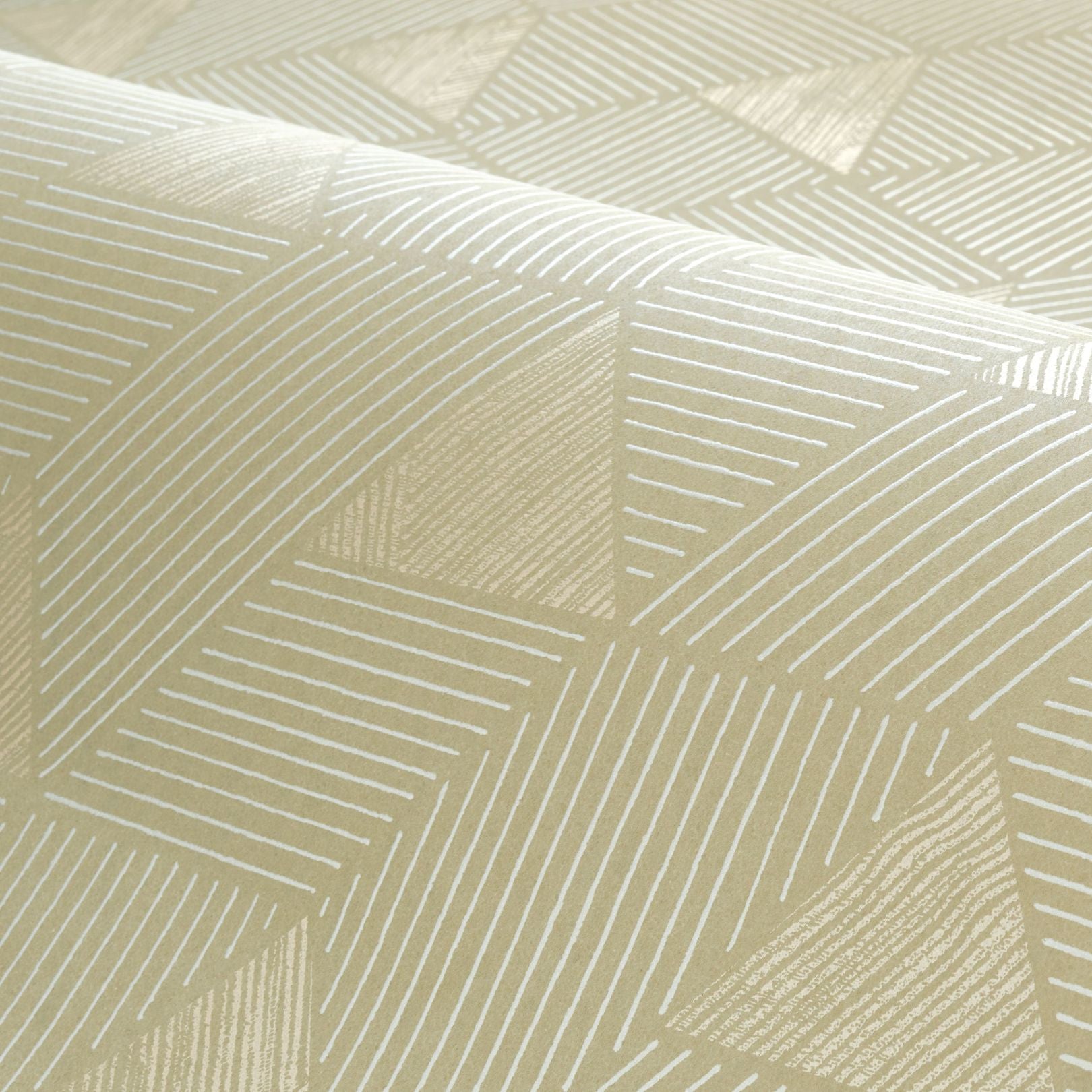 Structural wallpaper with geometric pattern MÉROÉ - VERT CENDRE/DORE beige-gold