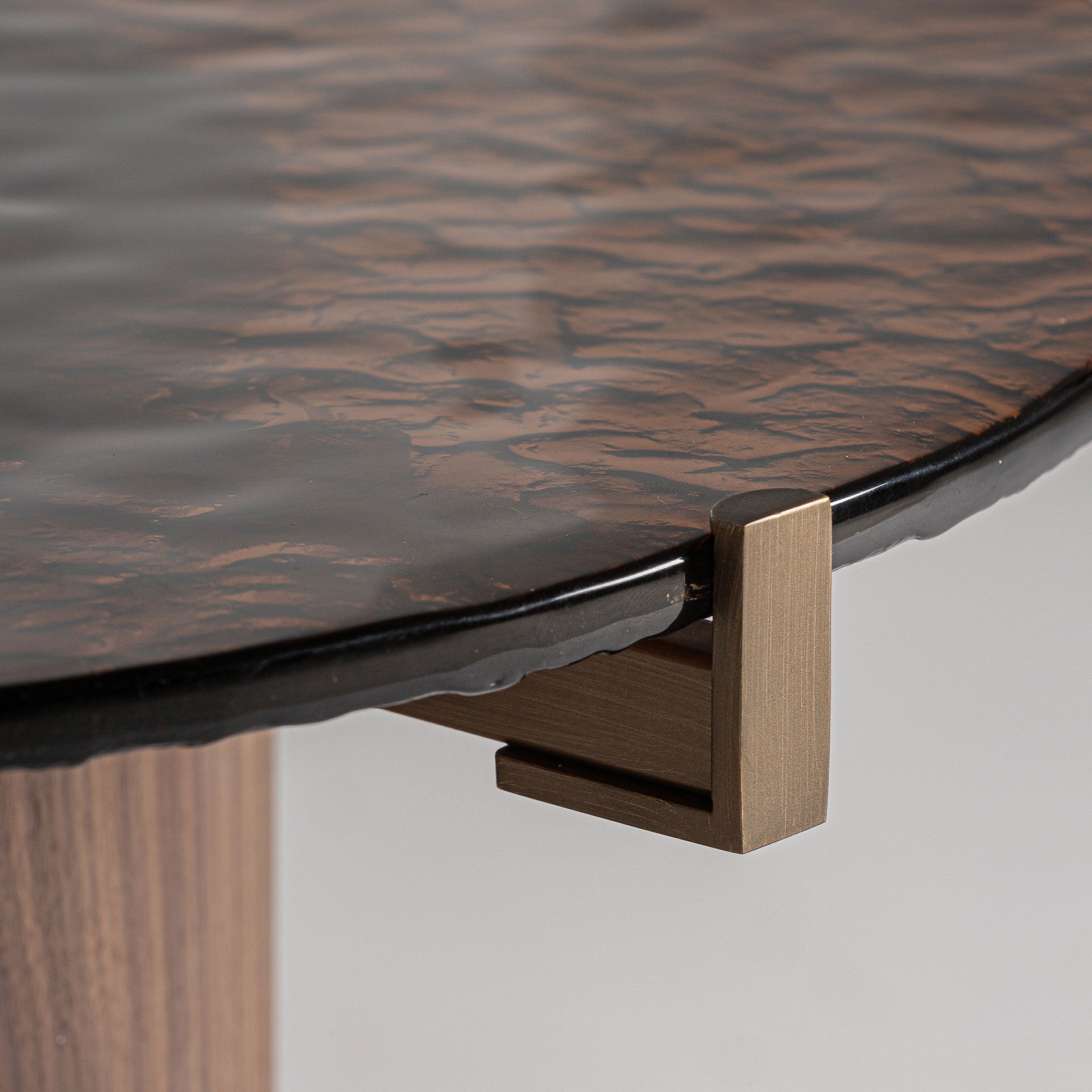 Bruine GISWIL bijzettafel
