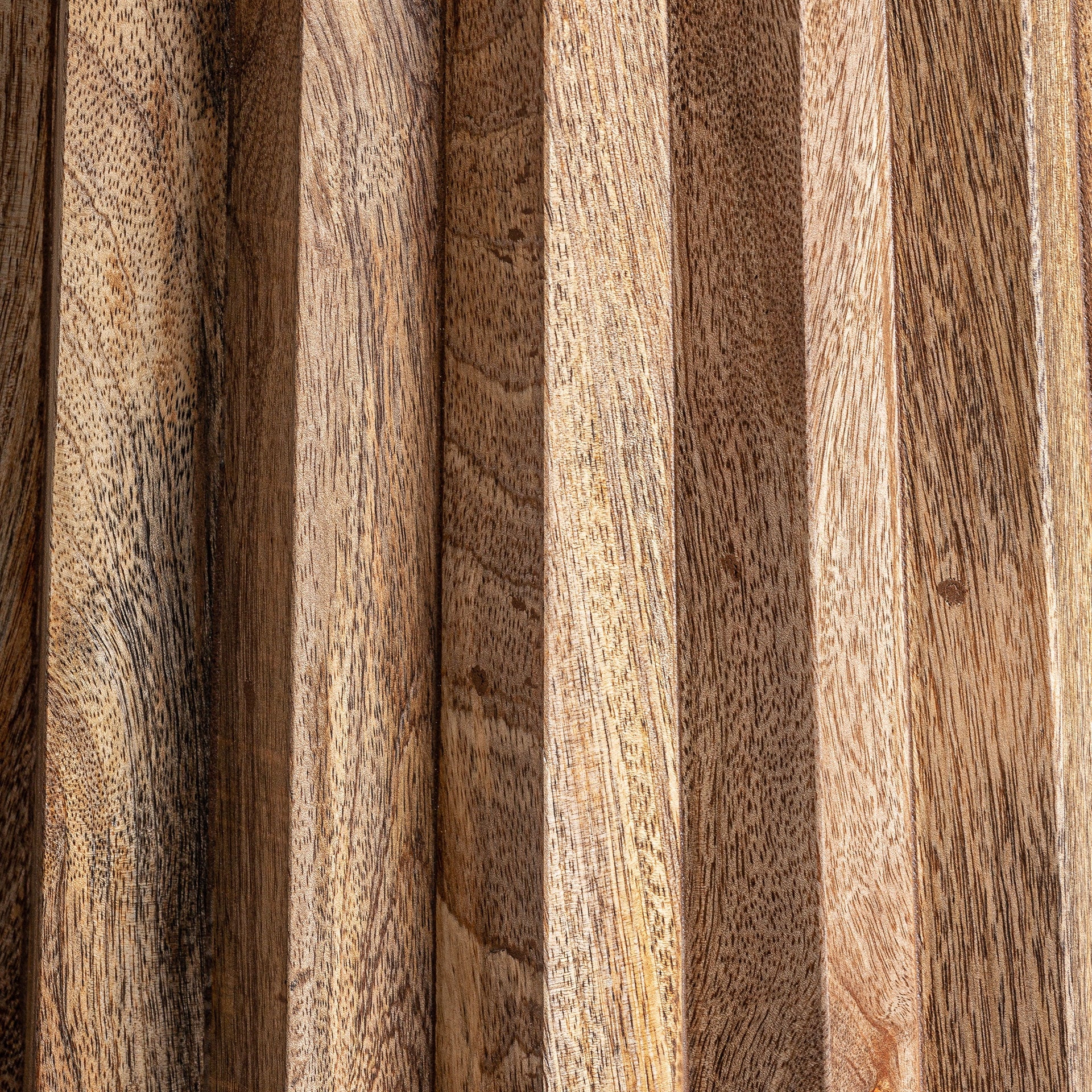 Barhocker PLISSÉ aus Mangoholz mit weißer Marmorplatte