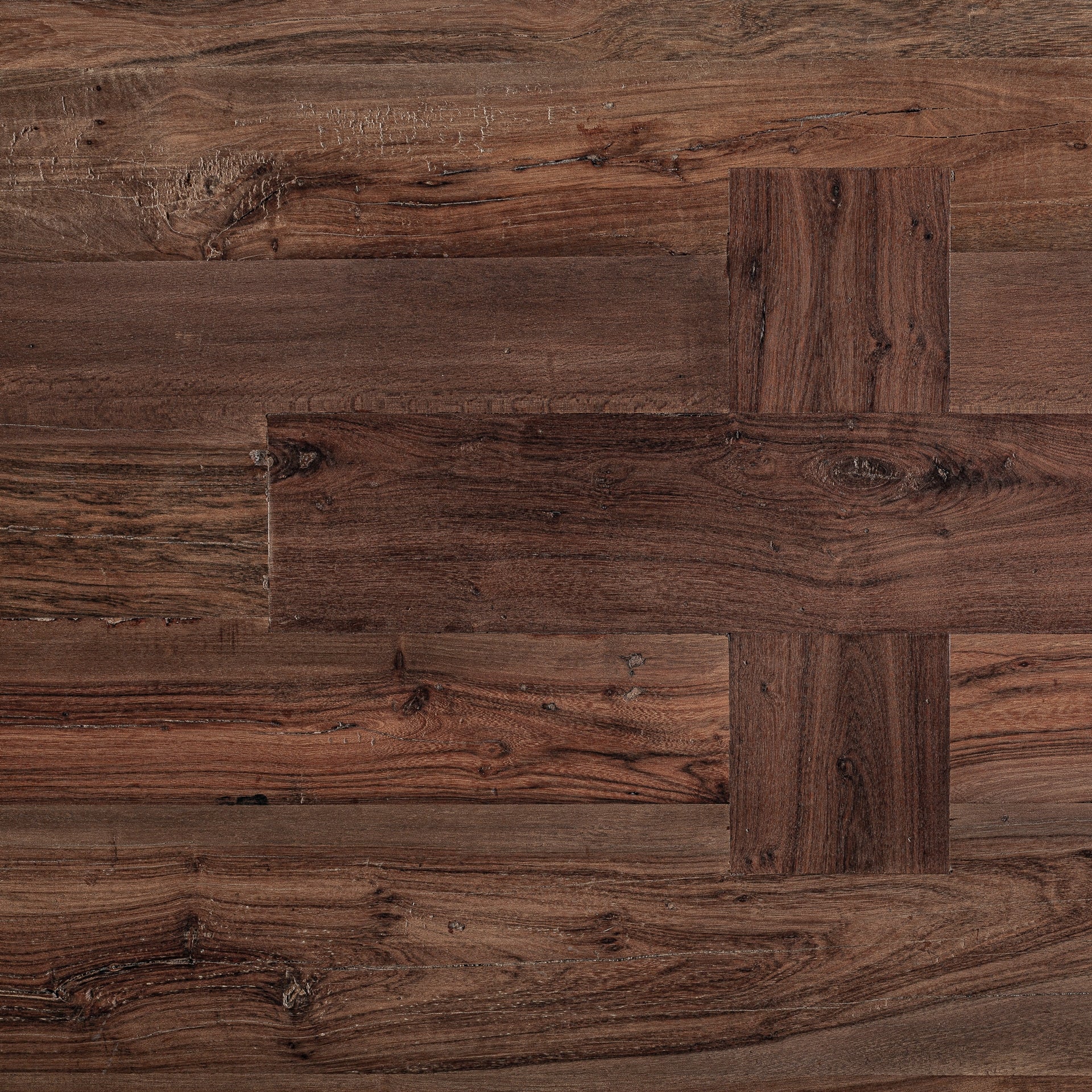 Tisch BRUTALIST aus recyceltem Holz