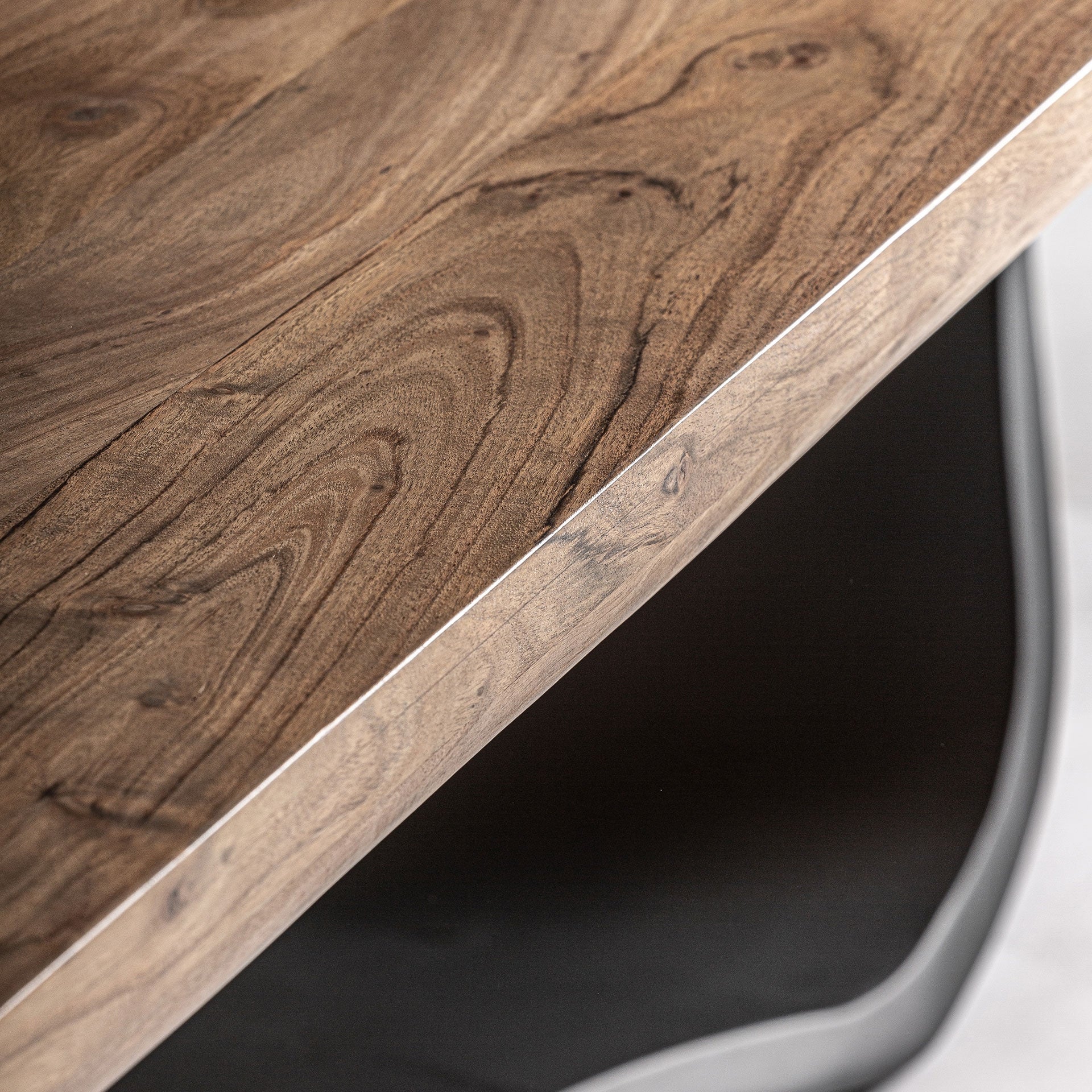 Tisch MULFINGEN aus Akazienholz mit schwarzem Metallgestell