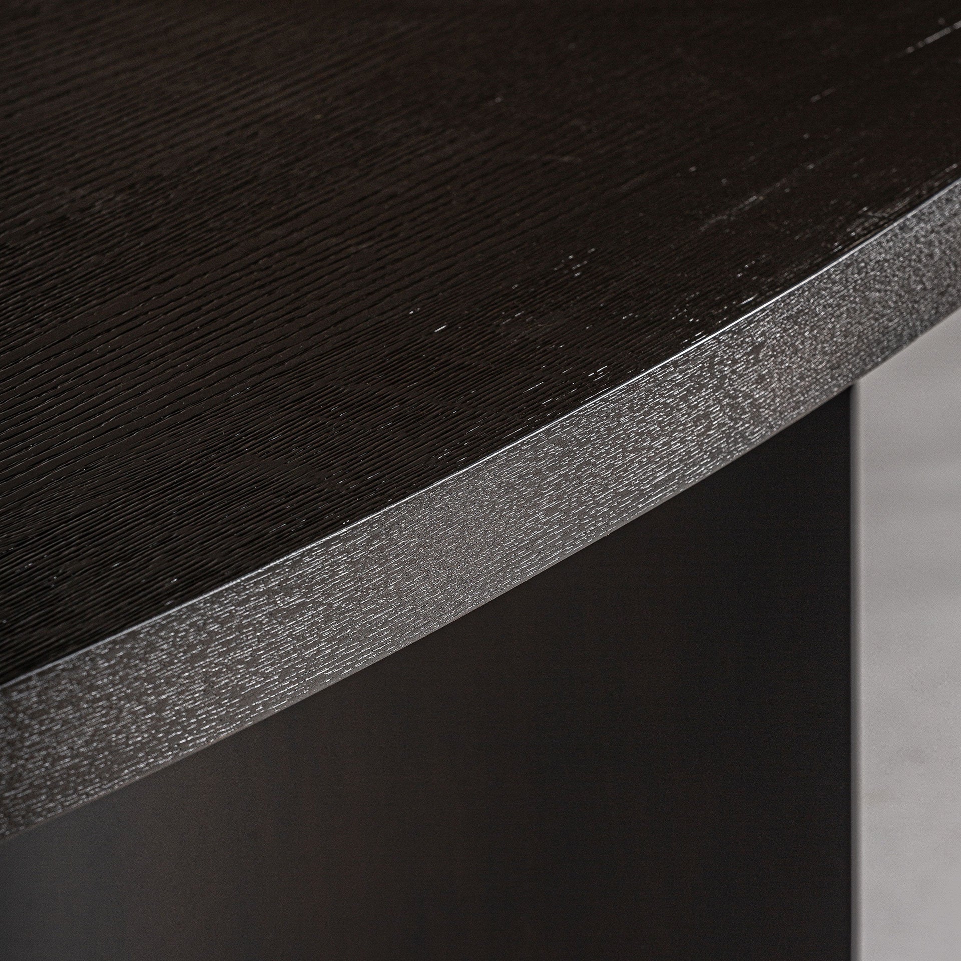 Ovale tafel NEUVIC donker eikenfineer
