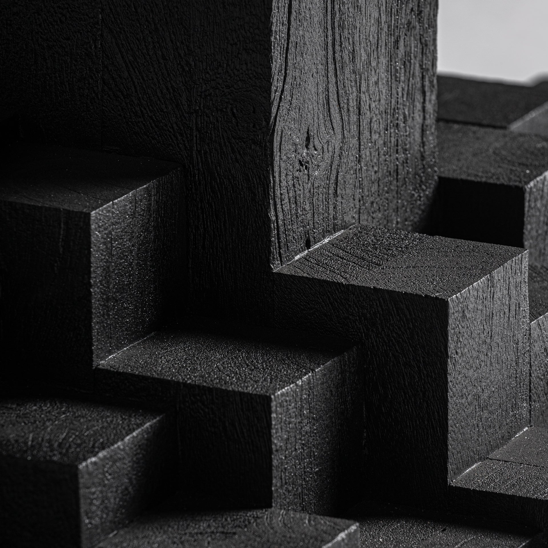 PÈTRIA Table Black Mango Wood