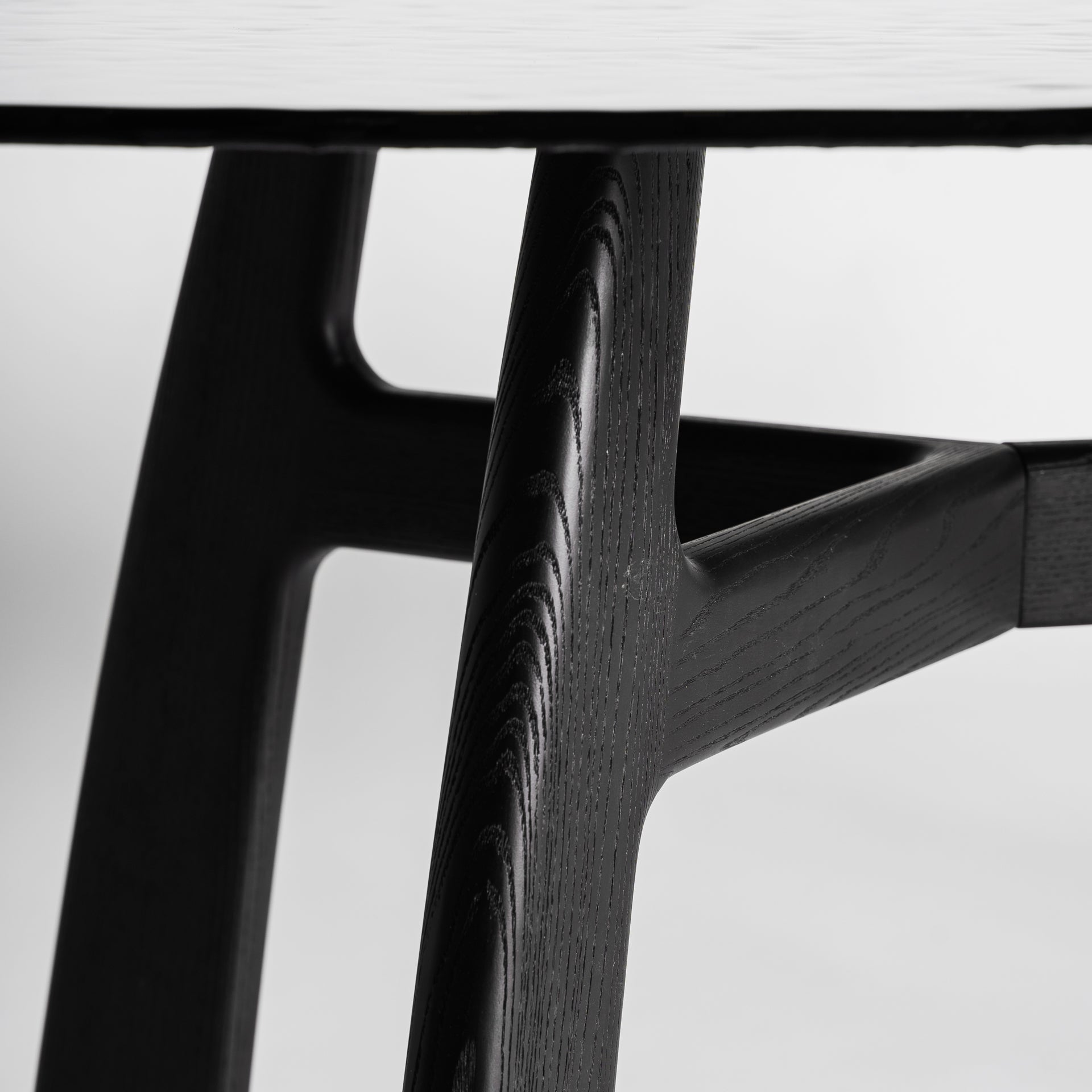Eettafel SUCHDOL van essenhout met glazen blad