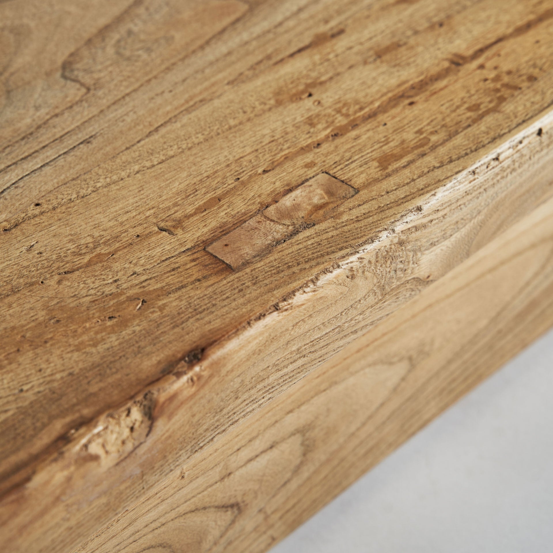 Ausziehbarer Tisch BERCA aus recyceltem Weidenholz