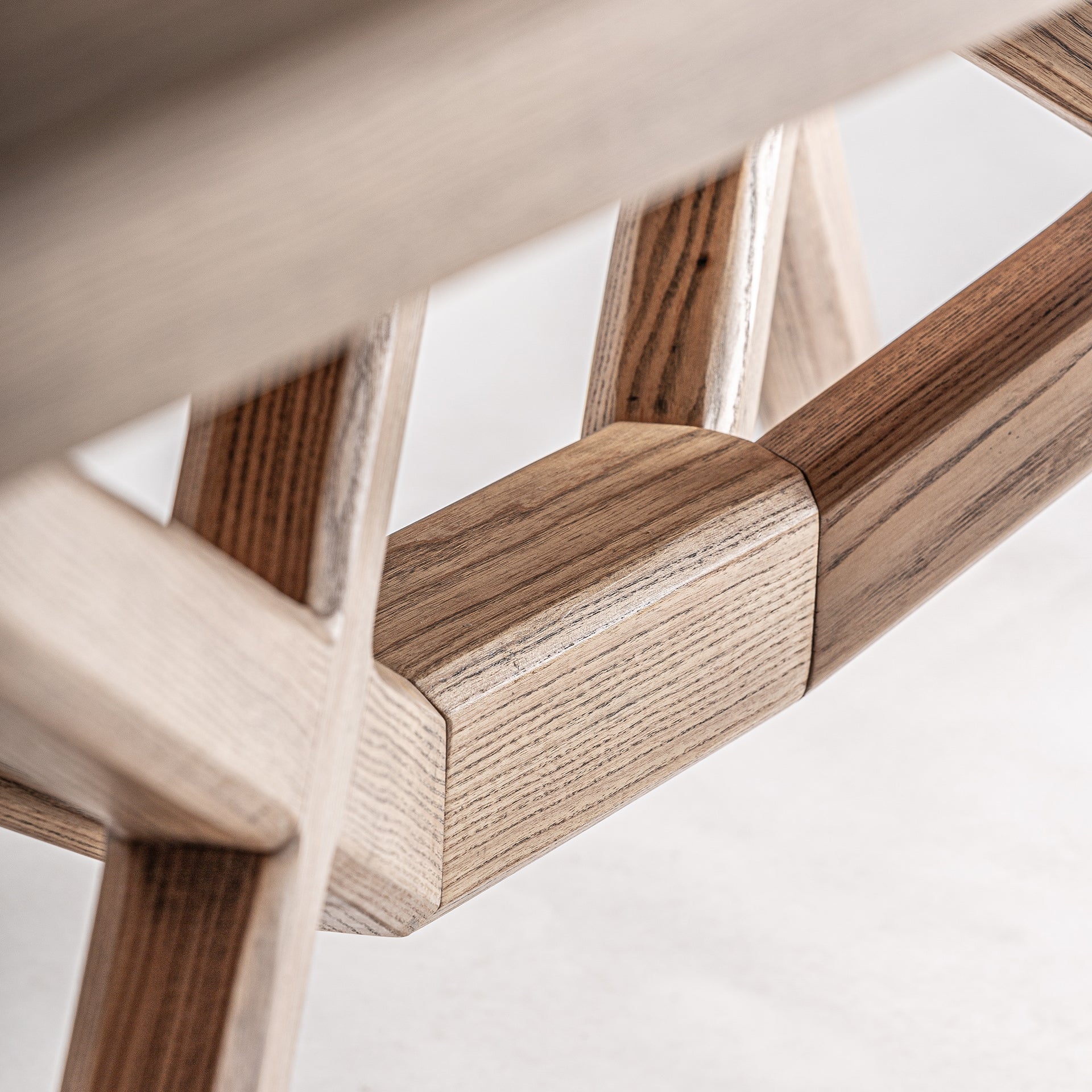 VREBOS Extendable Table in Ash Wood with Veneer