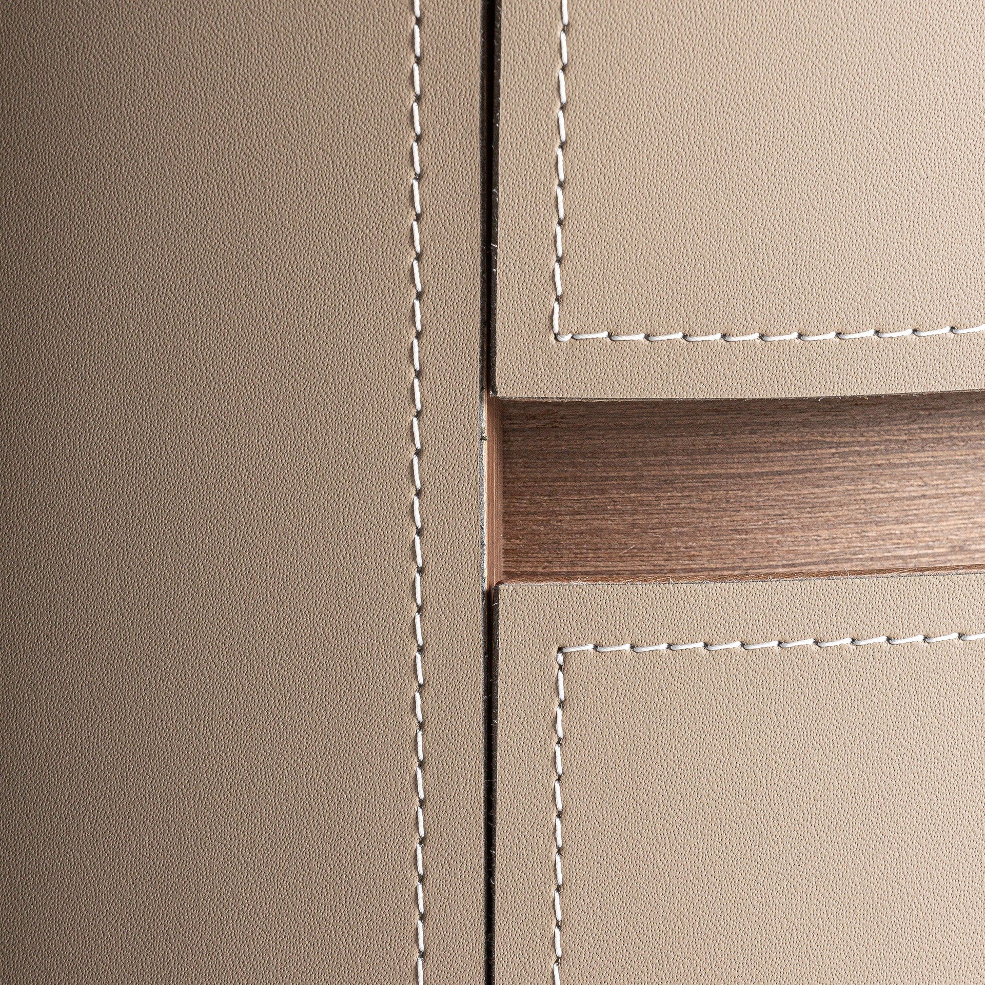 Nachtkastje KANDERN eucalyptushout met beige afwerking