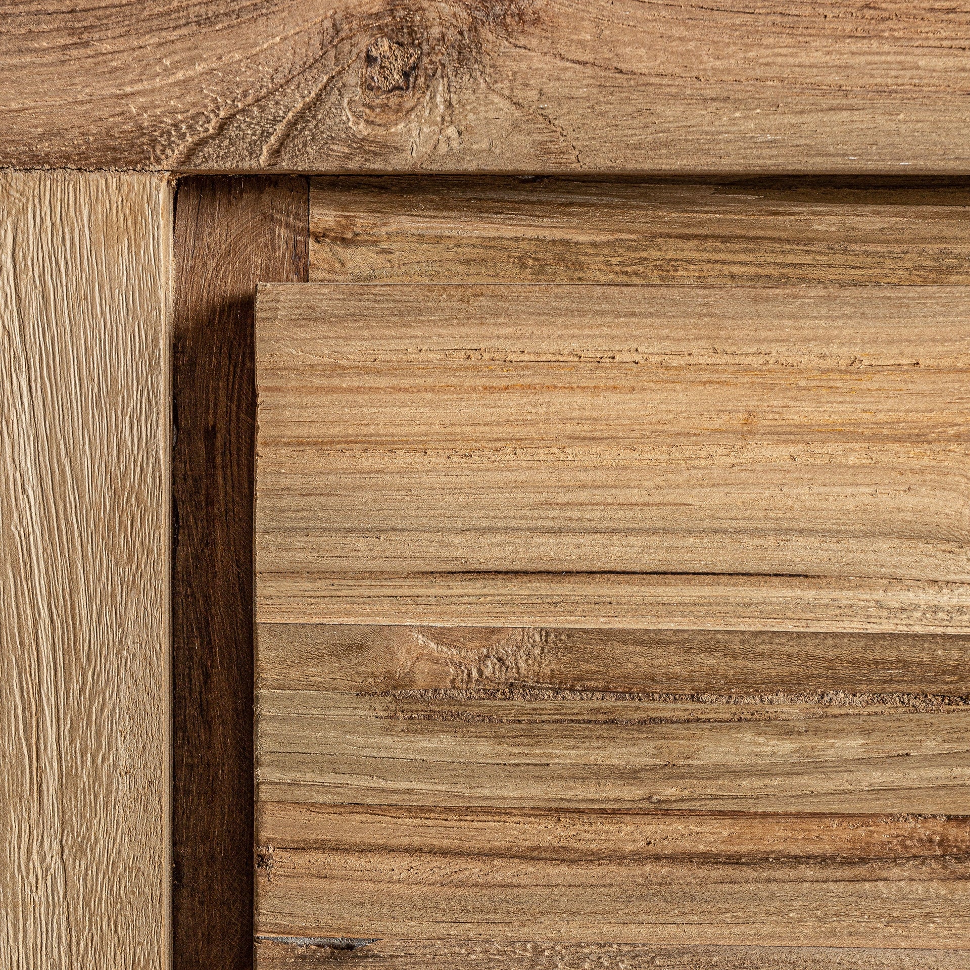 Nachttisch LUX aus recyceltem Holz