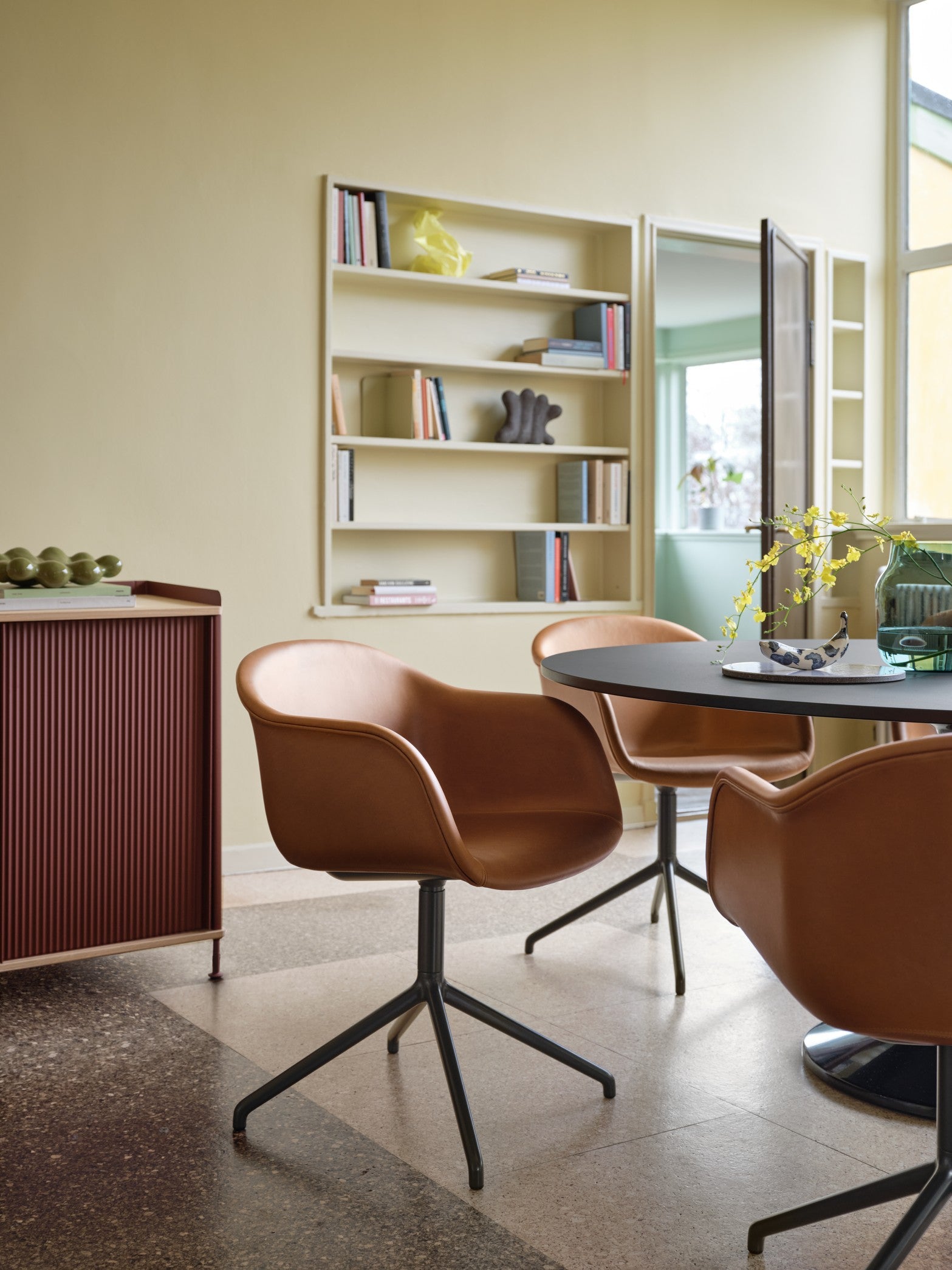 Ronde tafel MIDST zwart
