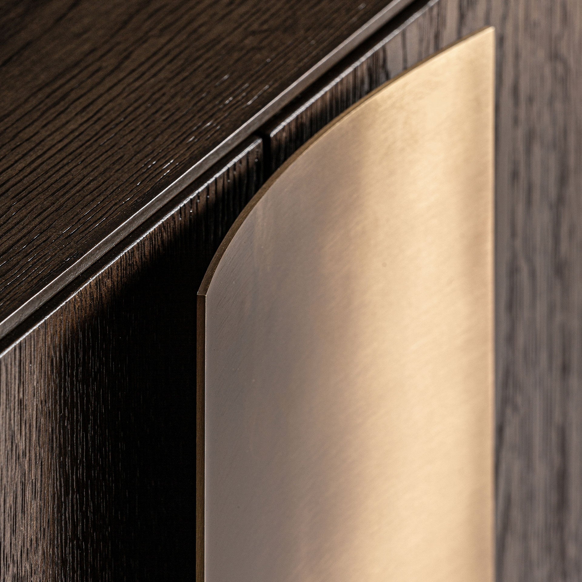 TREIGNAC TV Cabinet in Oak Wood with Gold Base